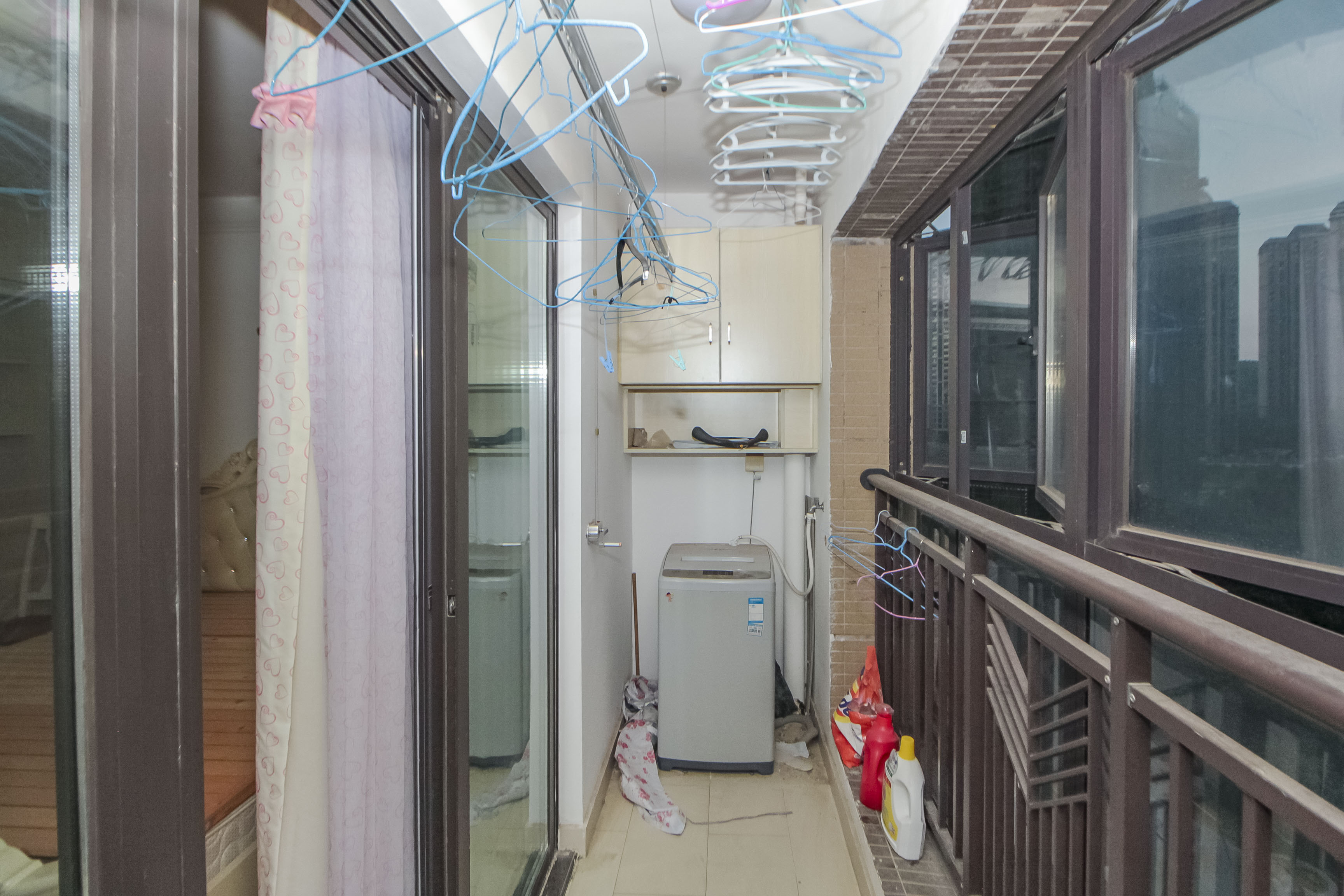 中海国际三期  3室2厅1卫    72.0万阳台