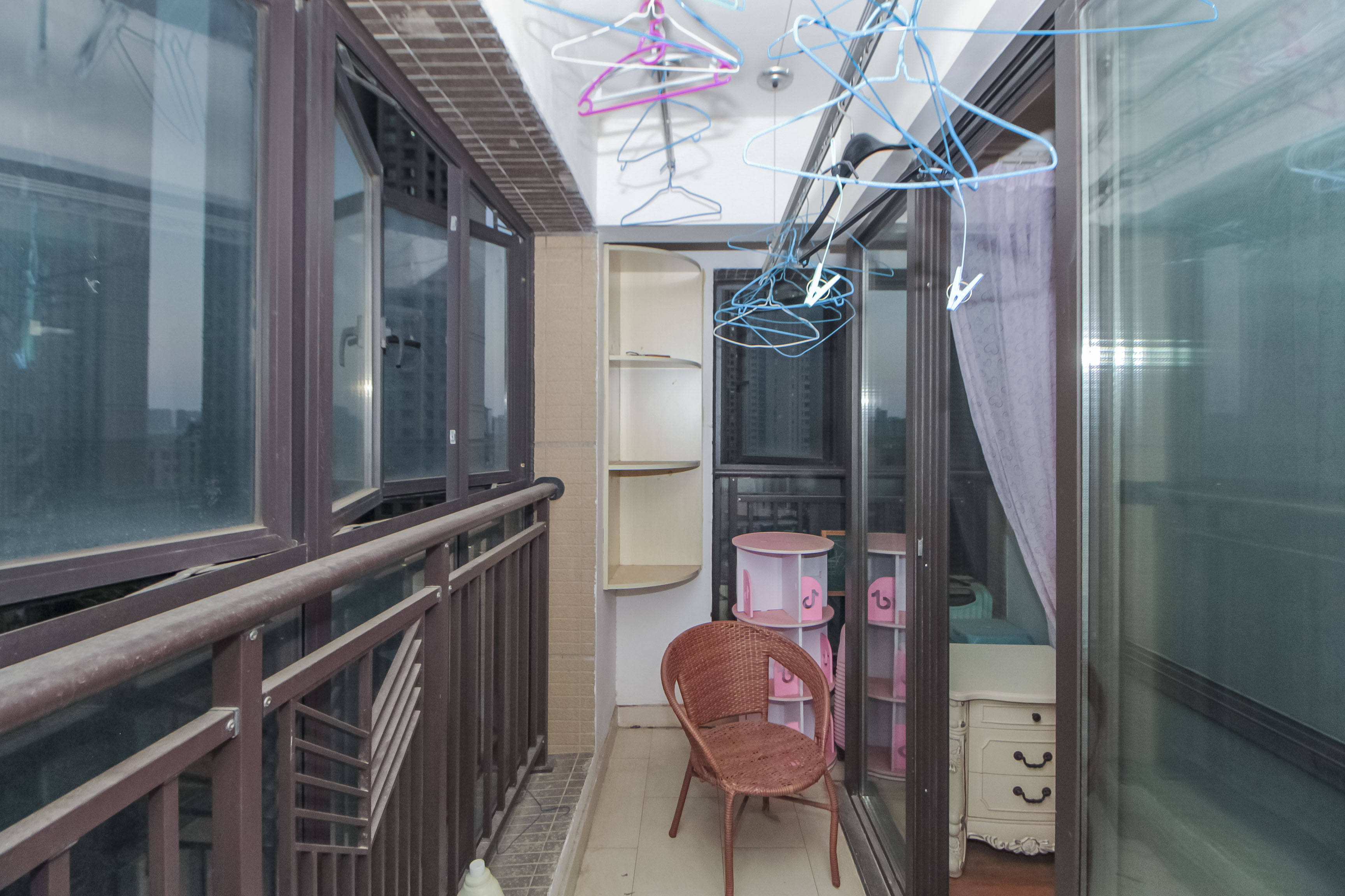 中海国际三期  3室2厅1卫    72.0万阳台