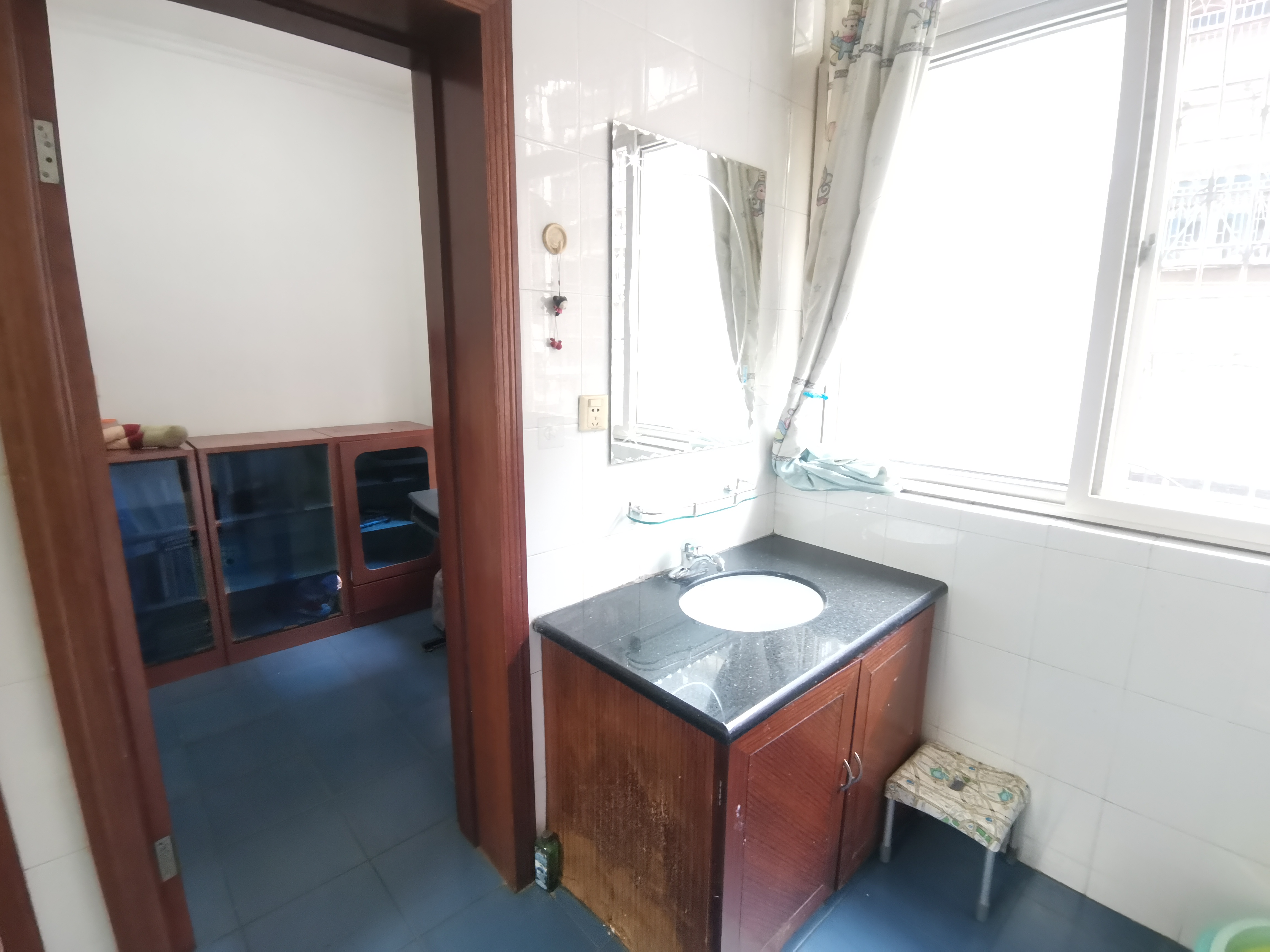 工商银行娄底总行老家属楼 3室2厅2卫 1300.00元/月 工商银行娄底总行老家属楼 3室2厅2卫 1300.00元/月室内图