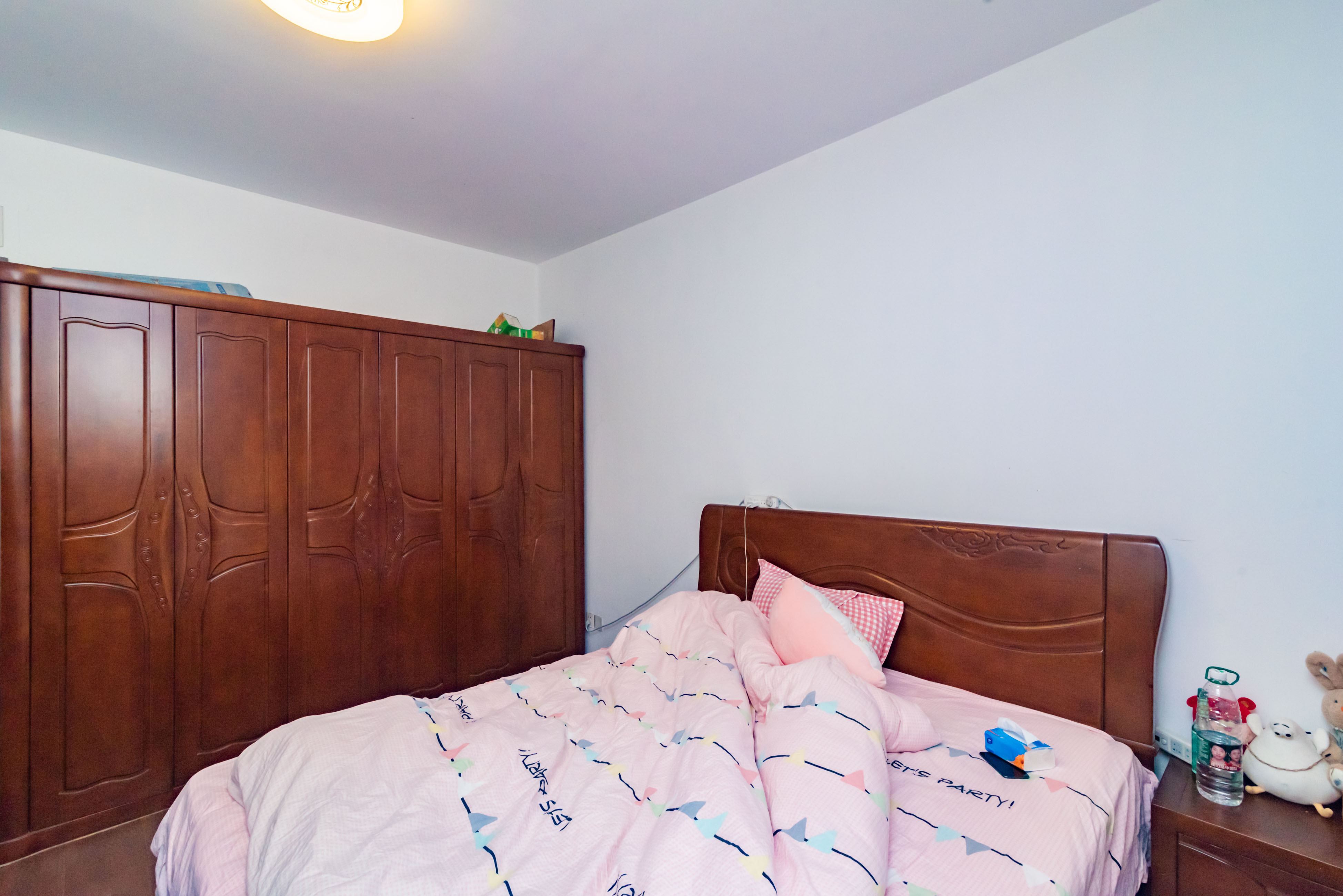 金色比华利  4室2厅2卫    116.0万卧室