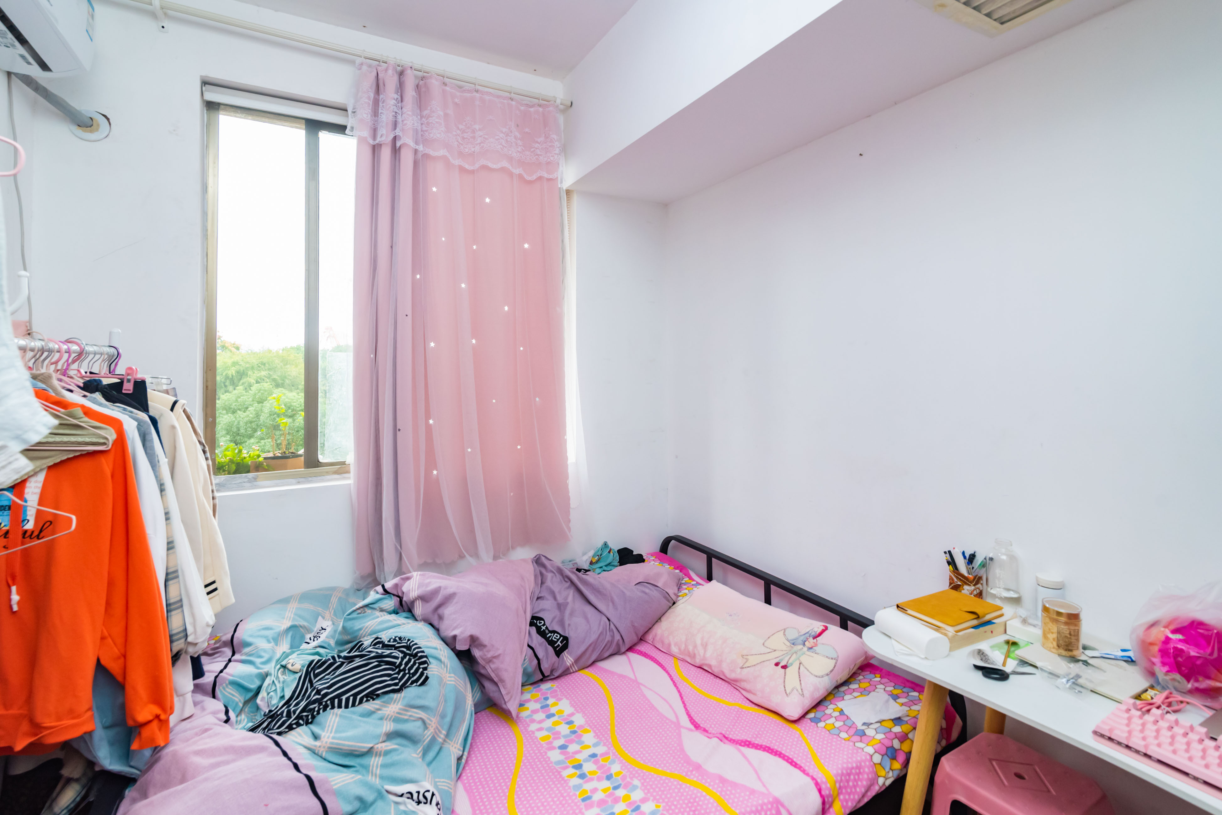 金色比华利  4室2厅2卫    116.0万卧室