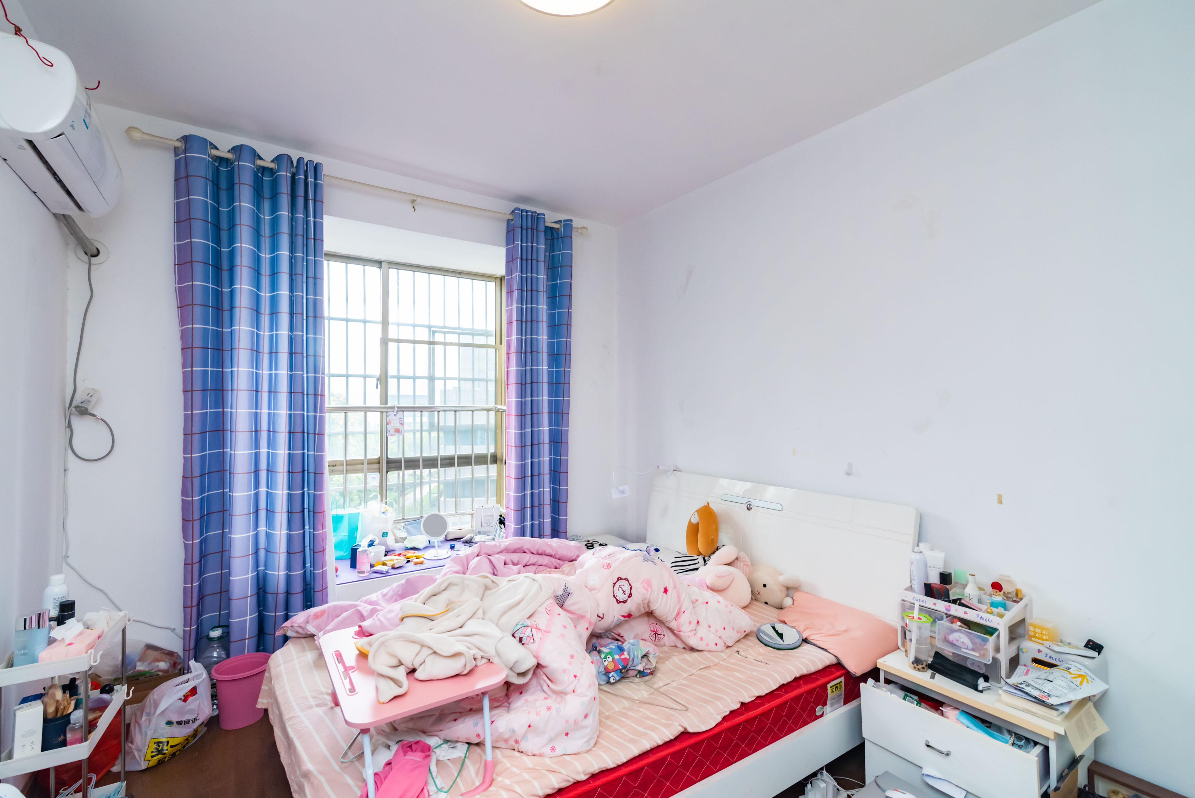 金色比华利  4室2厅2卫    116.0万卧室