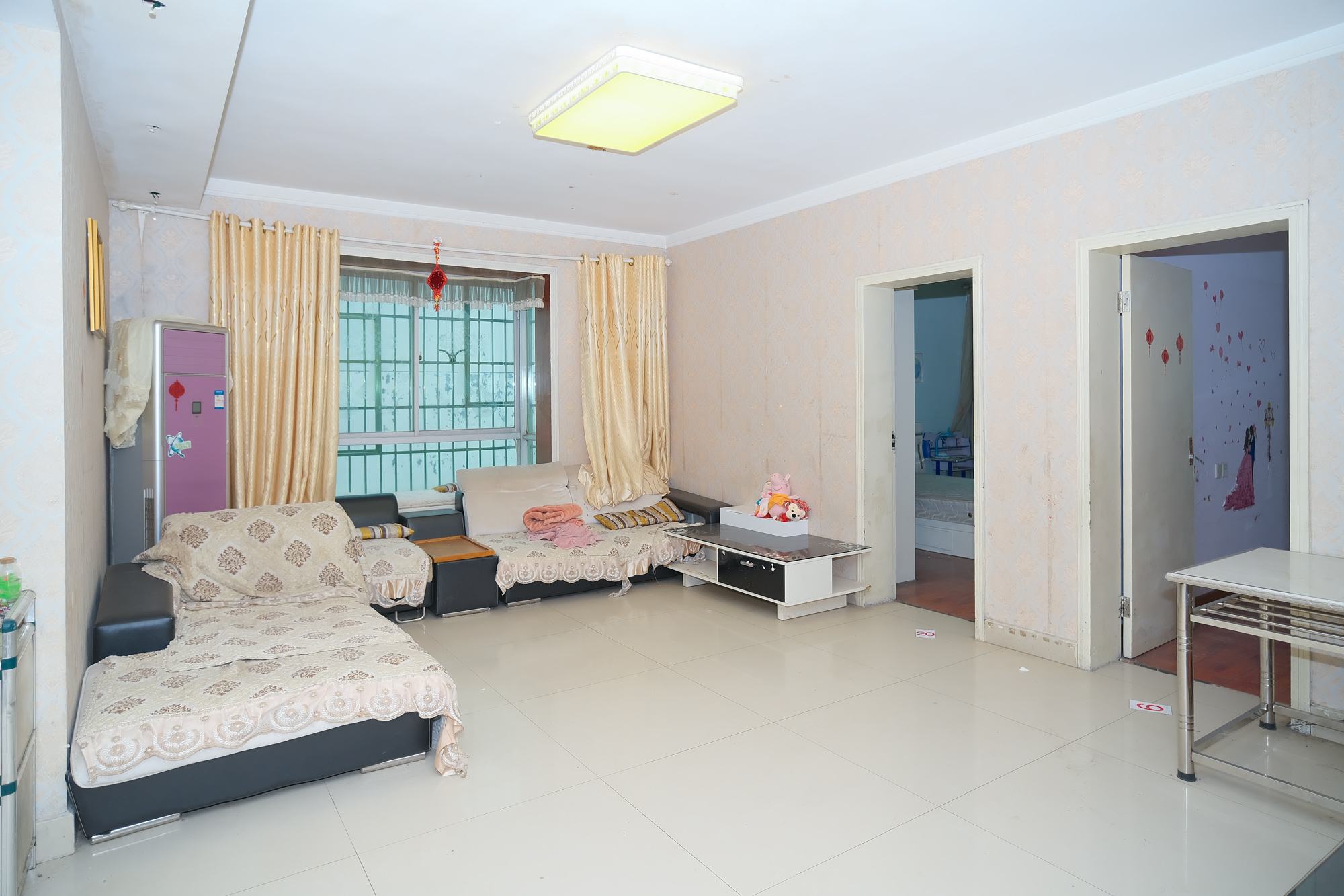 中南汽车世界  3室2厅1卫    49.8万 中南汽车世界  3室2厅1卫    49.8万客厅