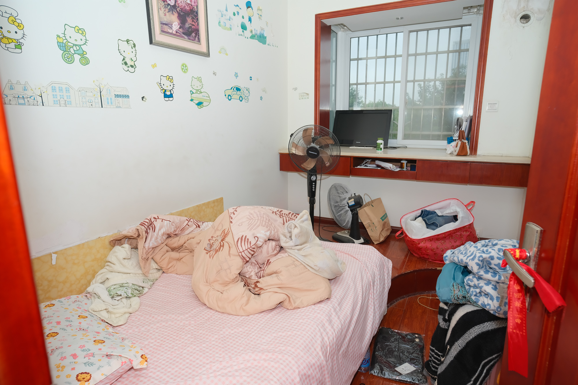 楚天馨苑 3室2厅2卫 73.0万 楚天馨苑 3室2厅2卫 73.0万卧室