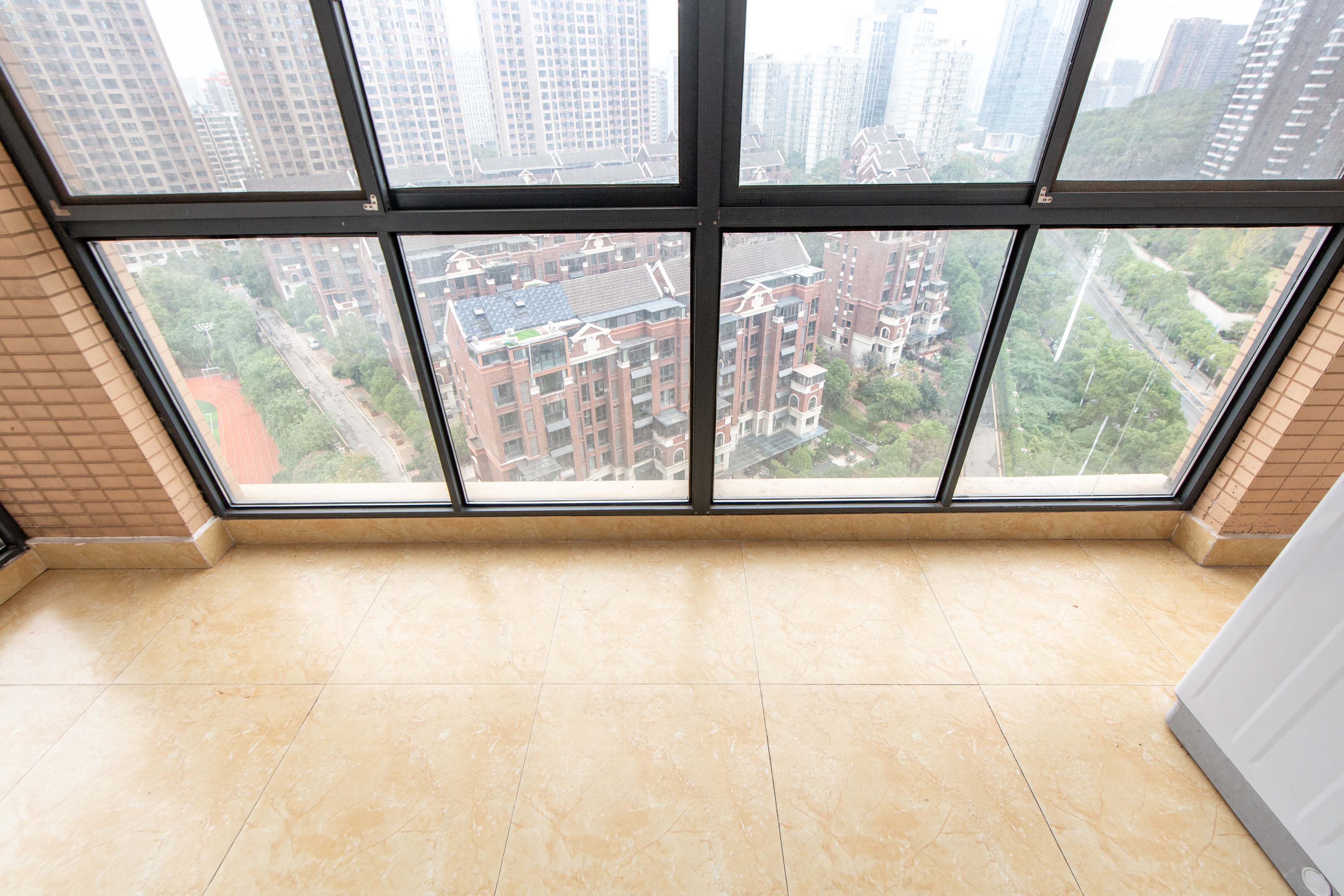 中城丽景香山园  4室2厅1卫   204.50万阳台