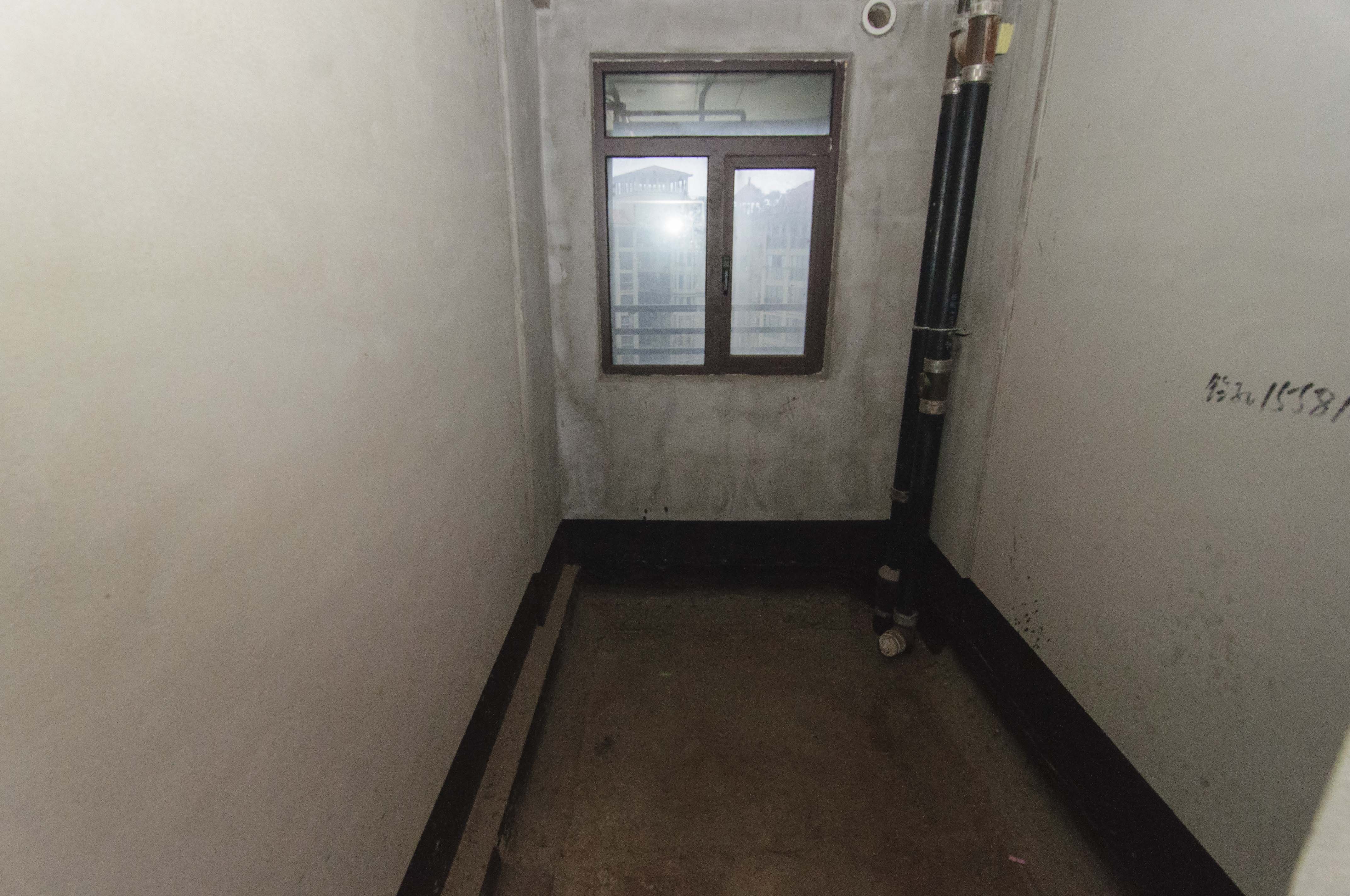 中建江山壹号  4室2厅2卫    338.0万其他