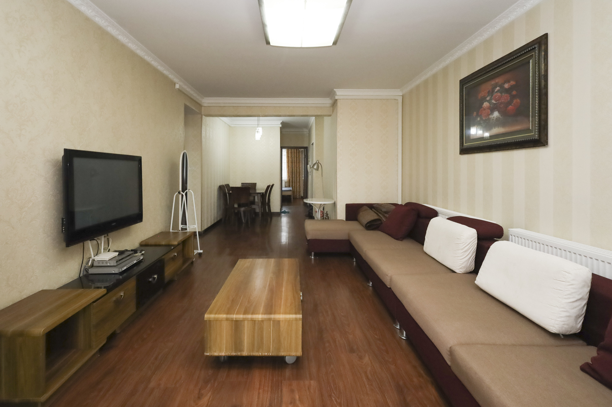 金色山庄  2室2厅1卫    82.0万客厅