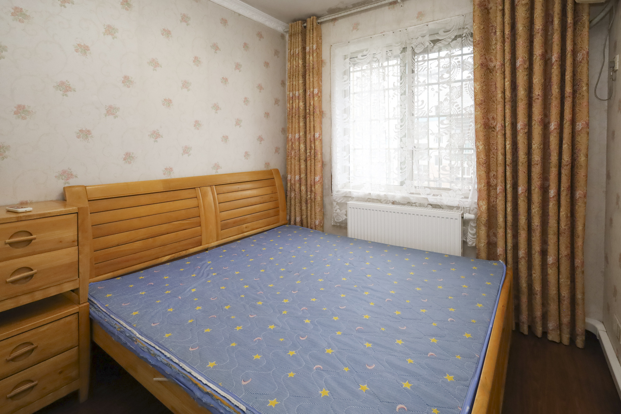 金色山庄  2室2厅1卫    82.0万卧室