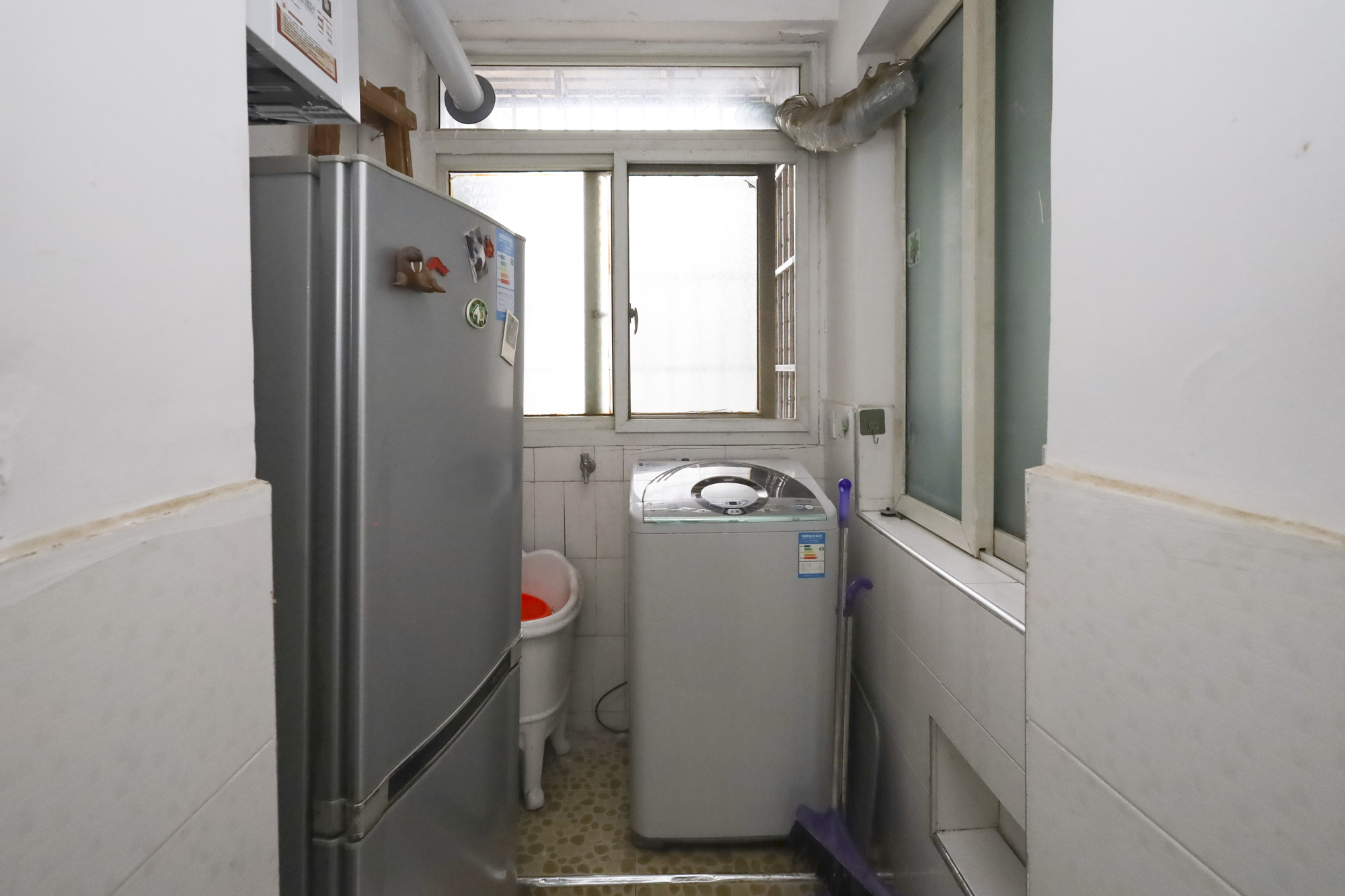 金色山庄  2室2厅1卫    82.0万阳台