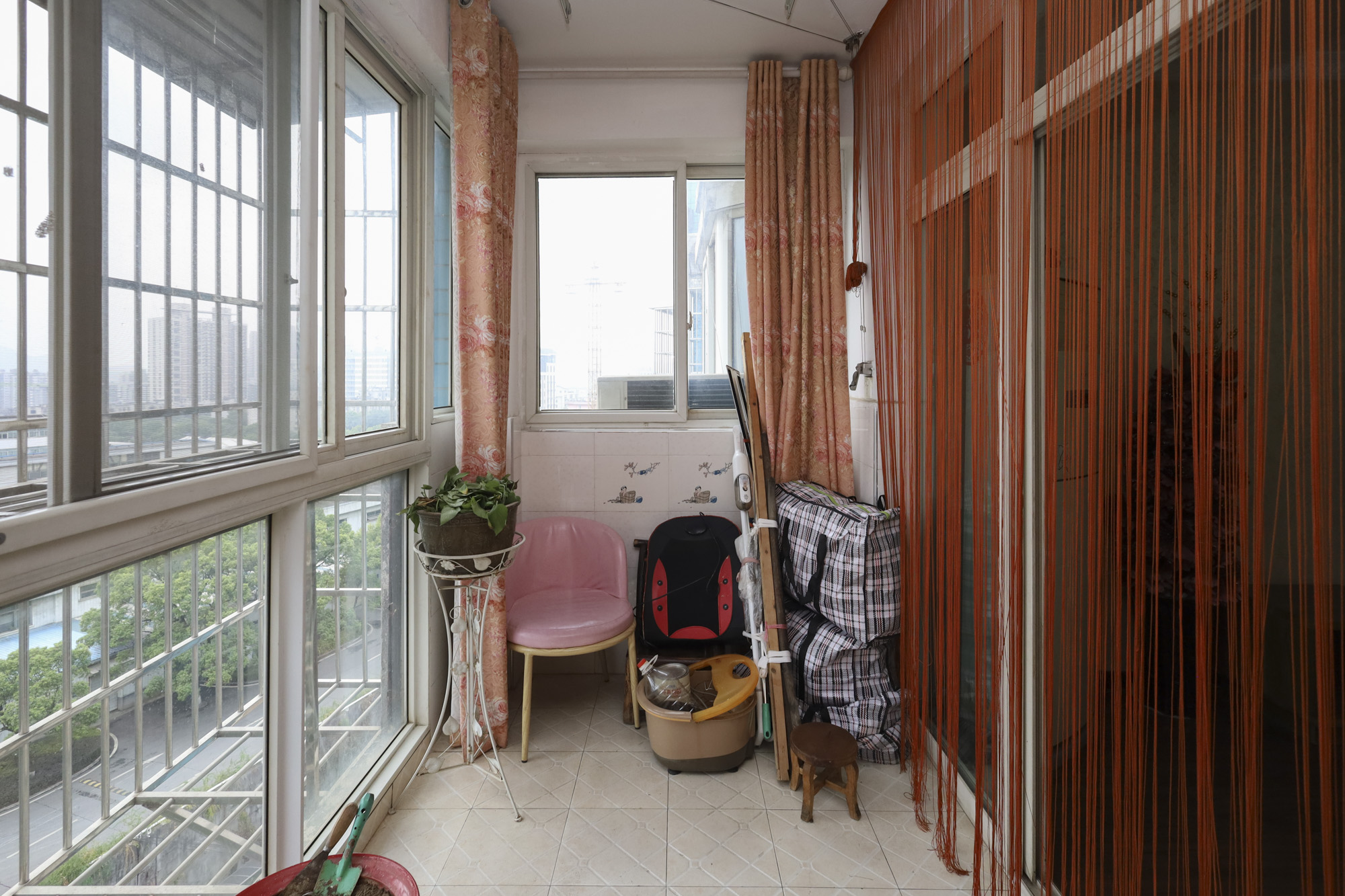 金色山庄  2室2厅1卫    82.0万阳台