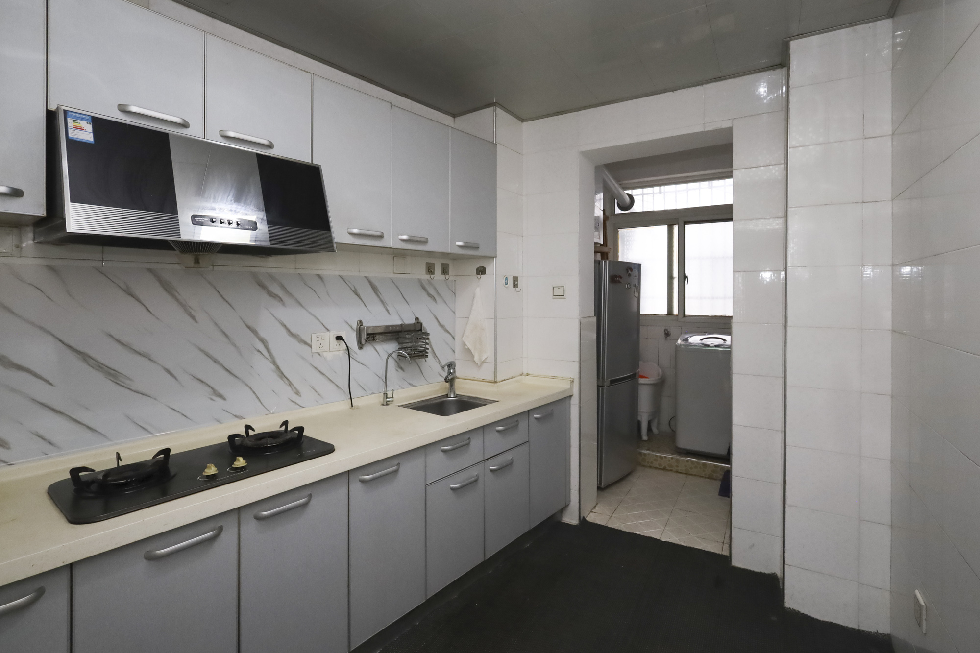 金色山庄  2室2厅1卫    82.0万厨房