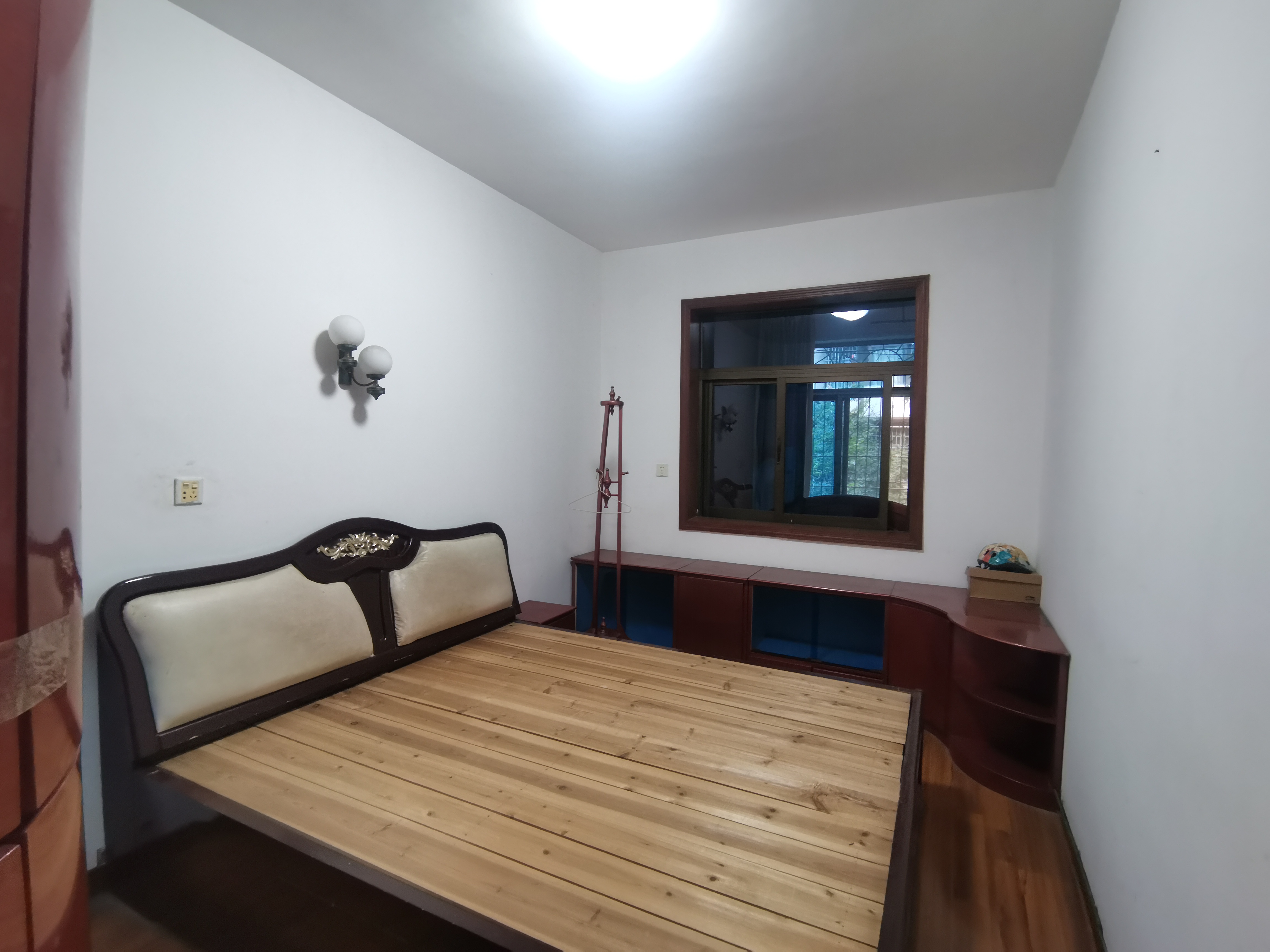 工商银行娄底总行老家属楼 3室2厅2卫 1300.00元/月 工商银行娄底总行老家属楼 3室2厅2卫 1300.00元/月室内图