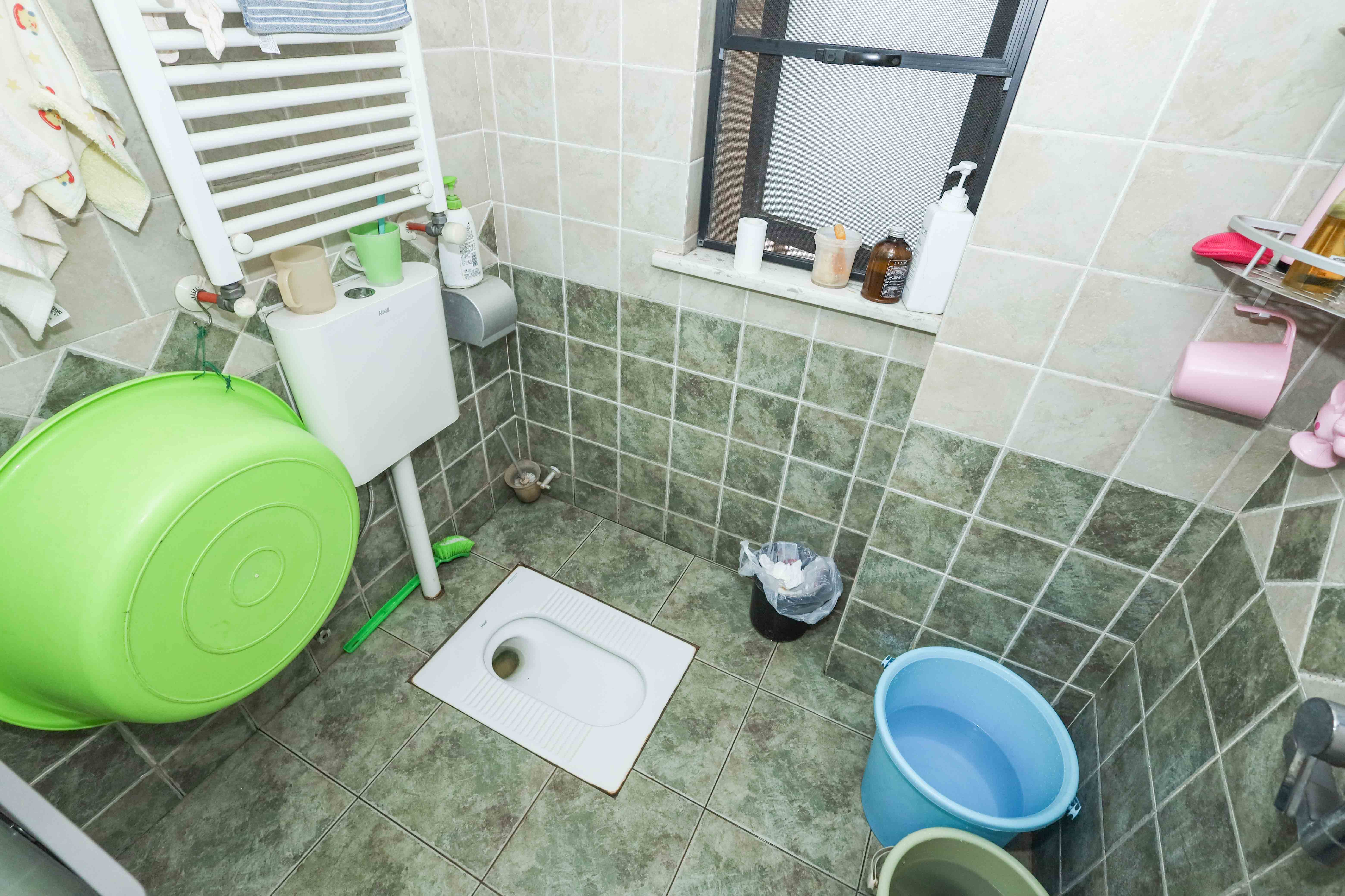 达美D6区  4室2厅2卫   180.00万卫生间