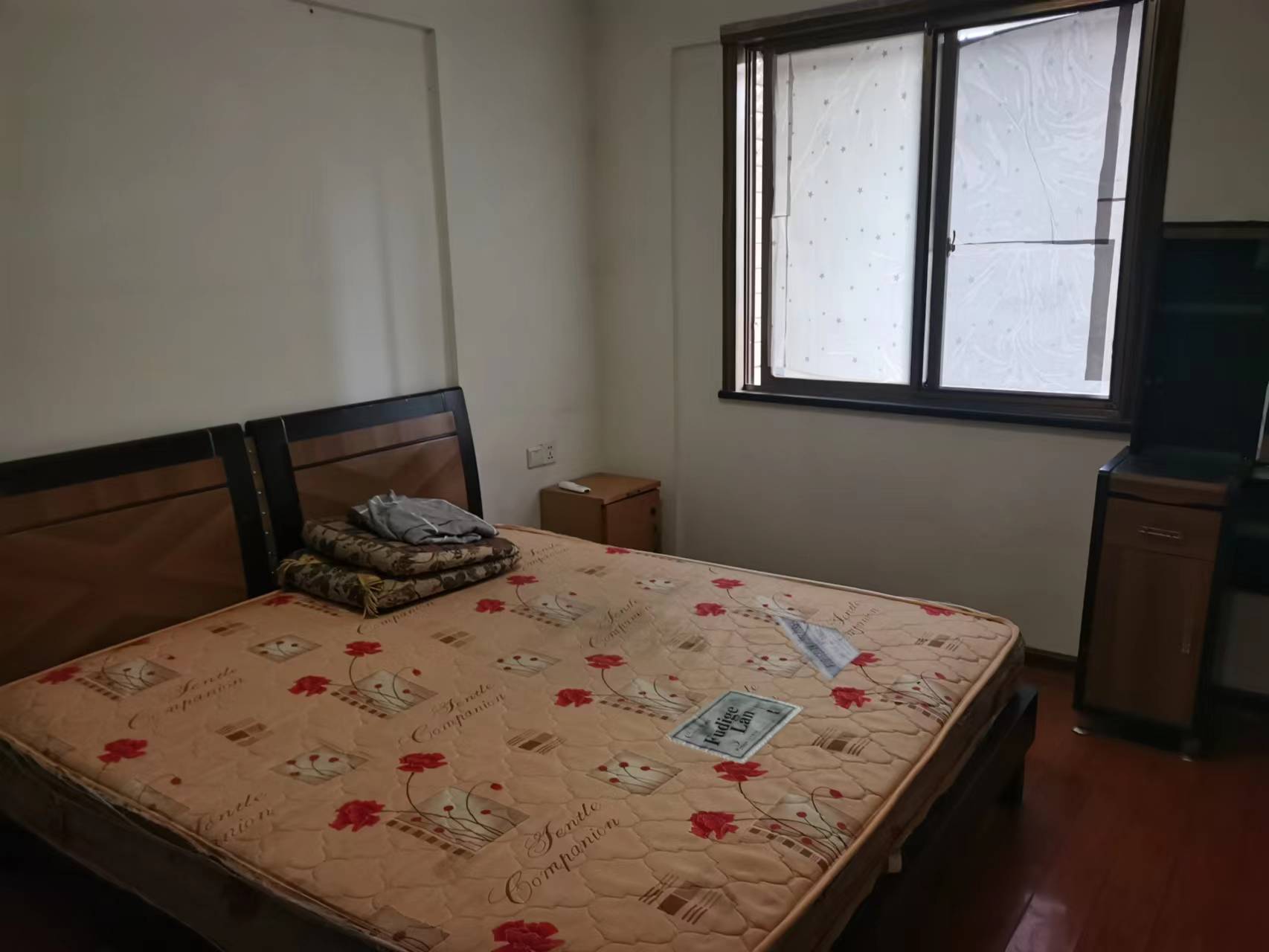衡泽大厦  4室2厅2卫   2000.00元/月室内图