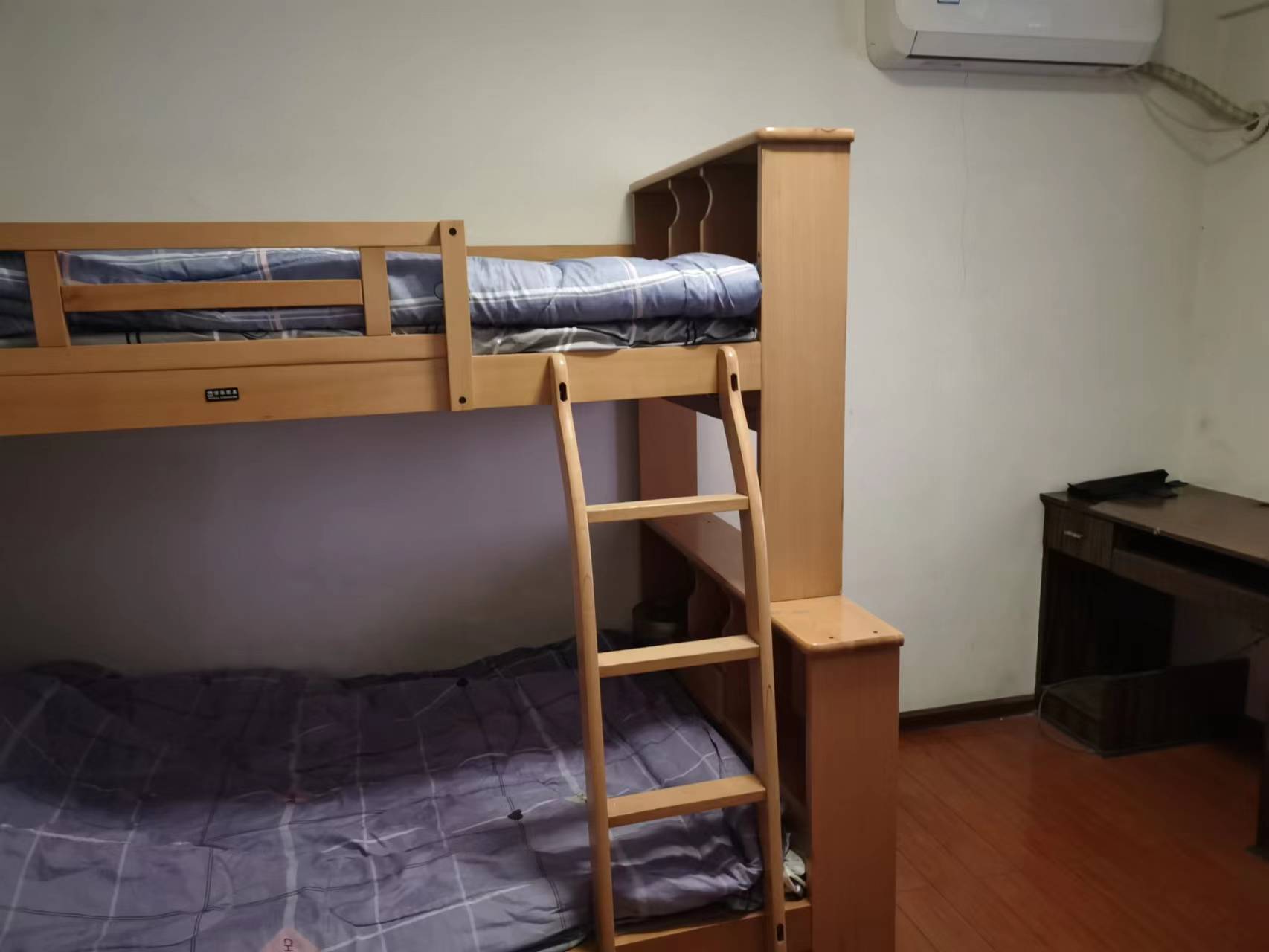 衡泽大厦  4室2厅2卫   2000.00元/月室内图