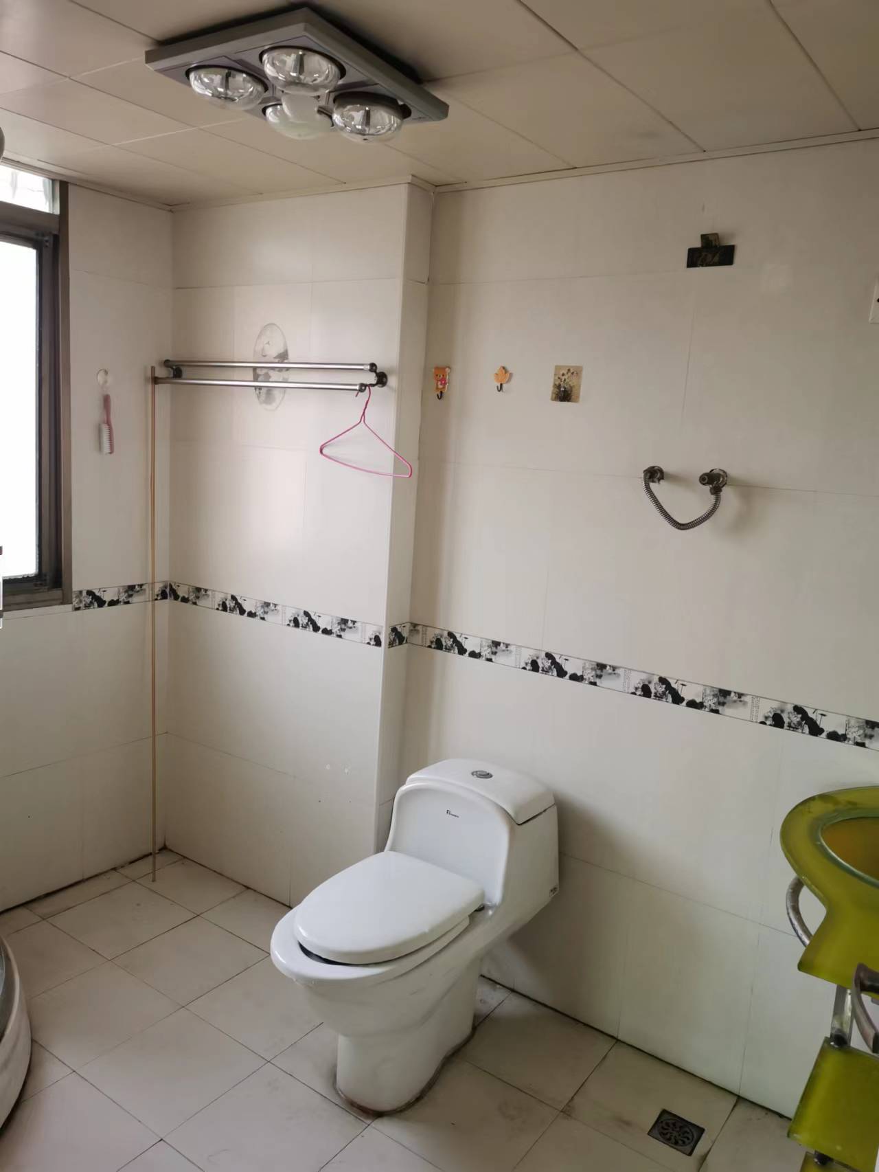 衡泽大厦  4室2厅2卫   2000.00元/月室内图