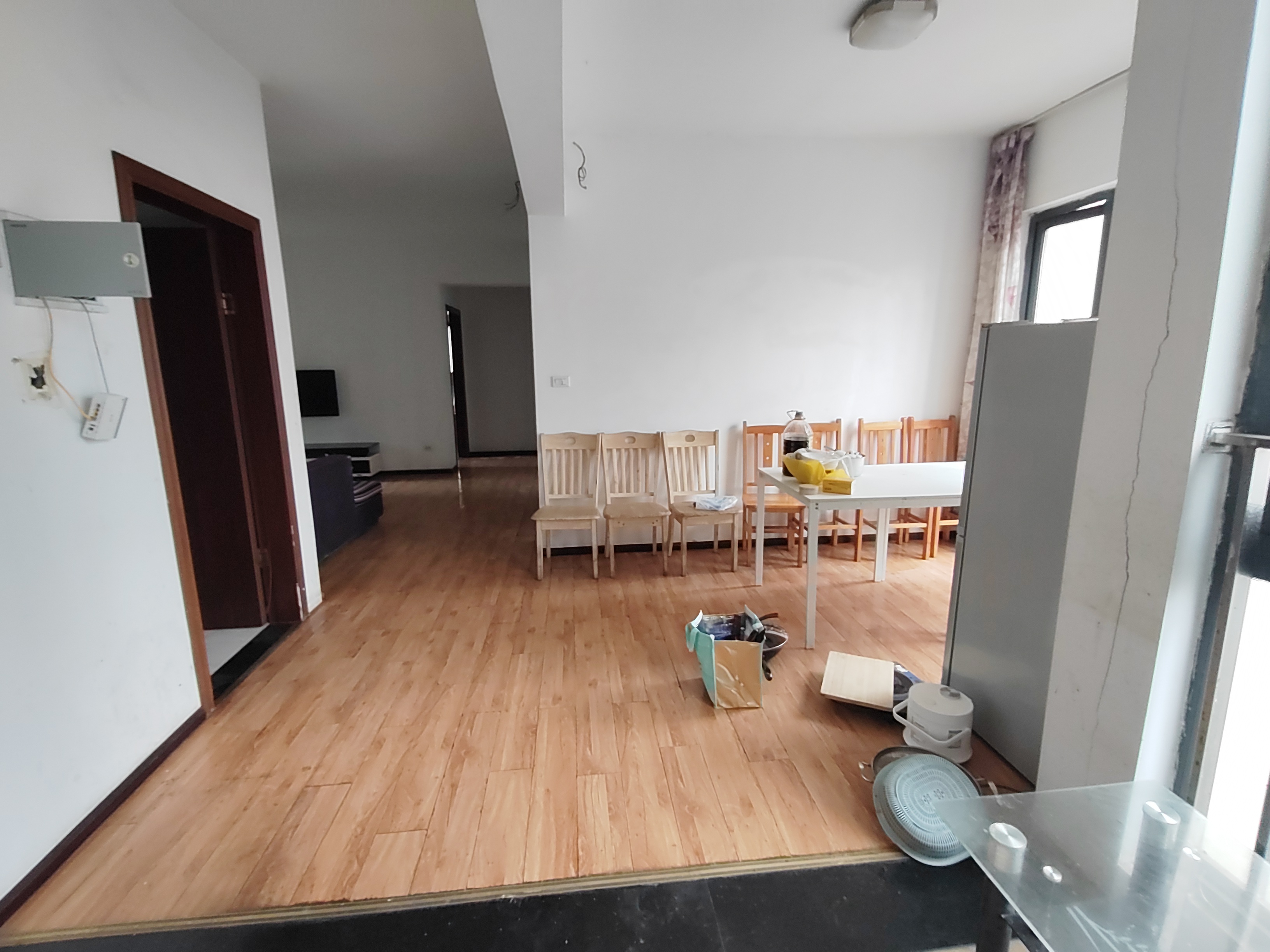 中天会展城B区  3室2厅1卫   2800.00元/月室内图