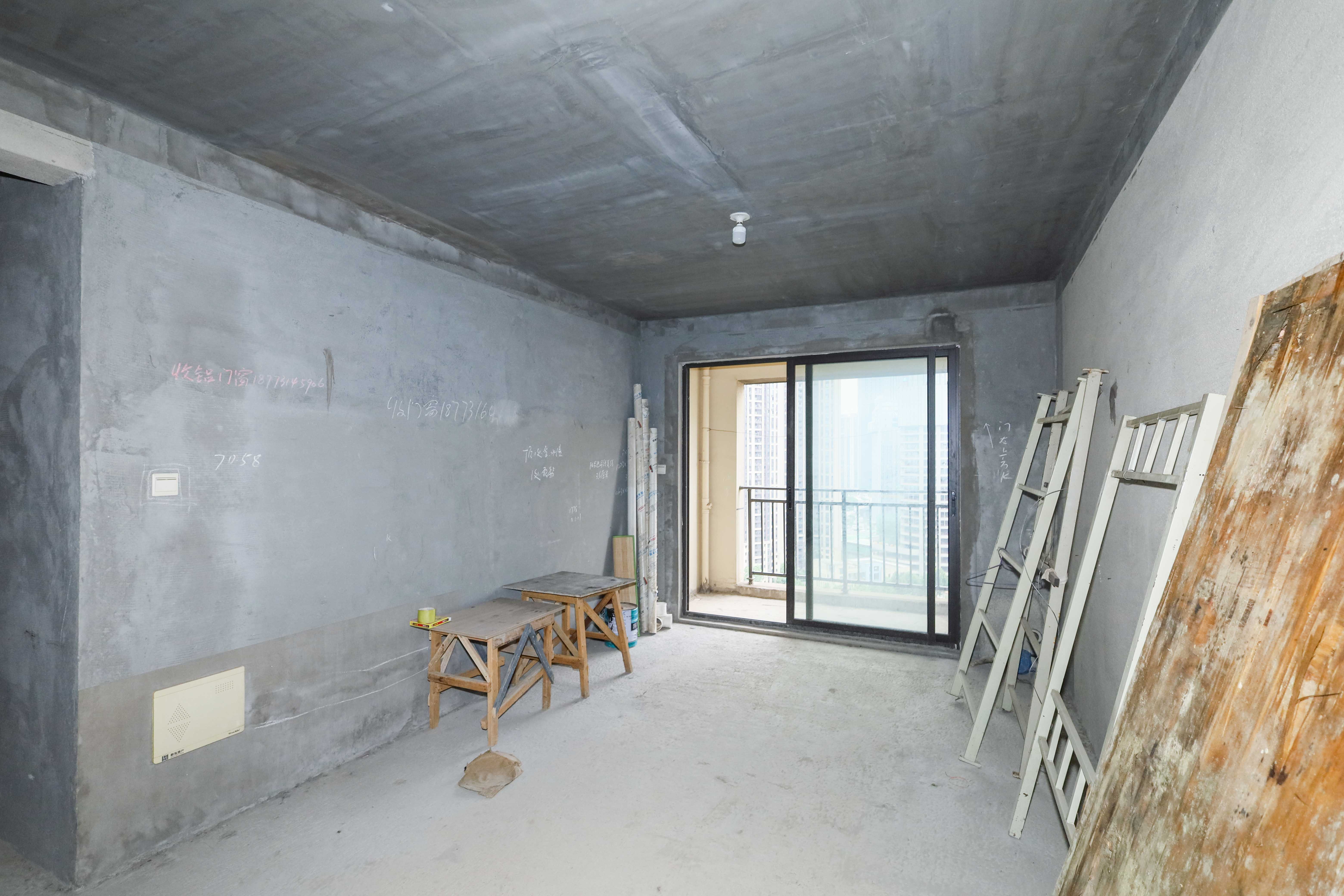 和泓梅溪四季  3室2厅2卫   199.00万客厅