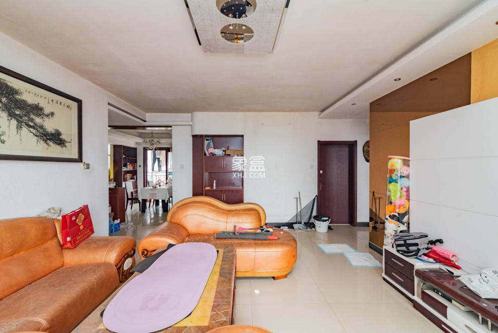 学府华庭 4室2厅2卫 102.0万