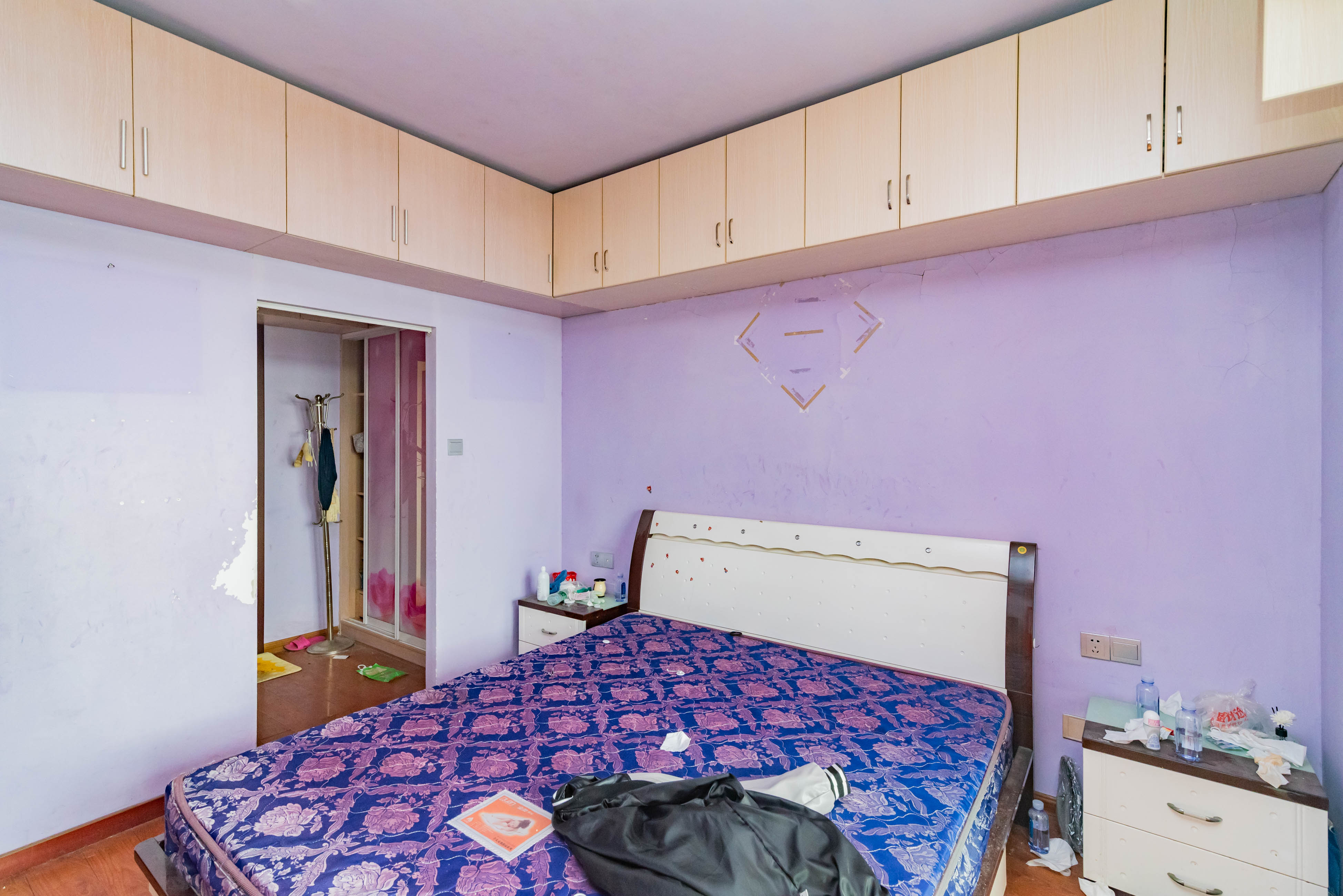 学府华庭  4室2厅2卫    102.0万卧室