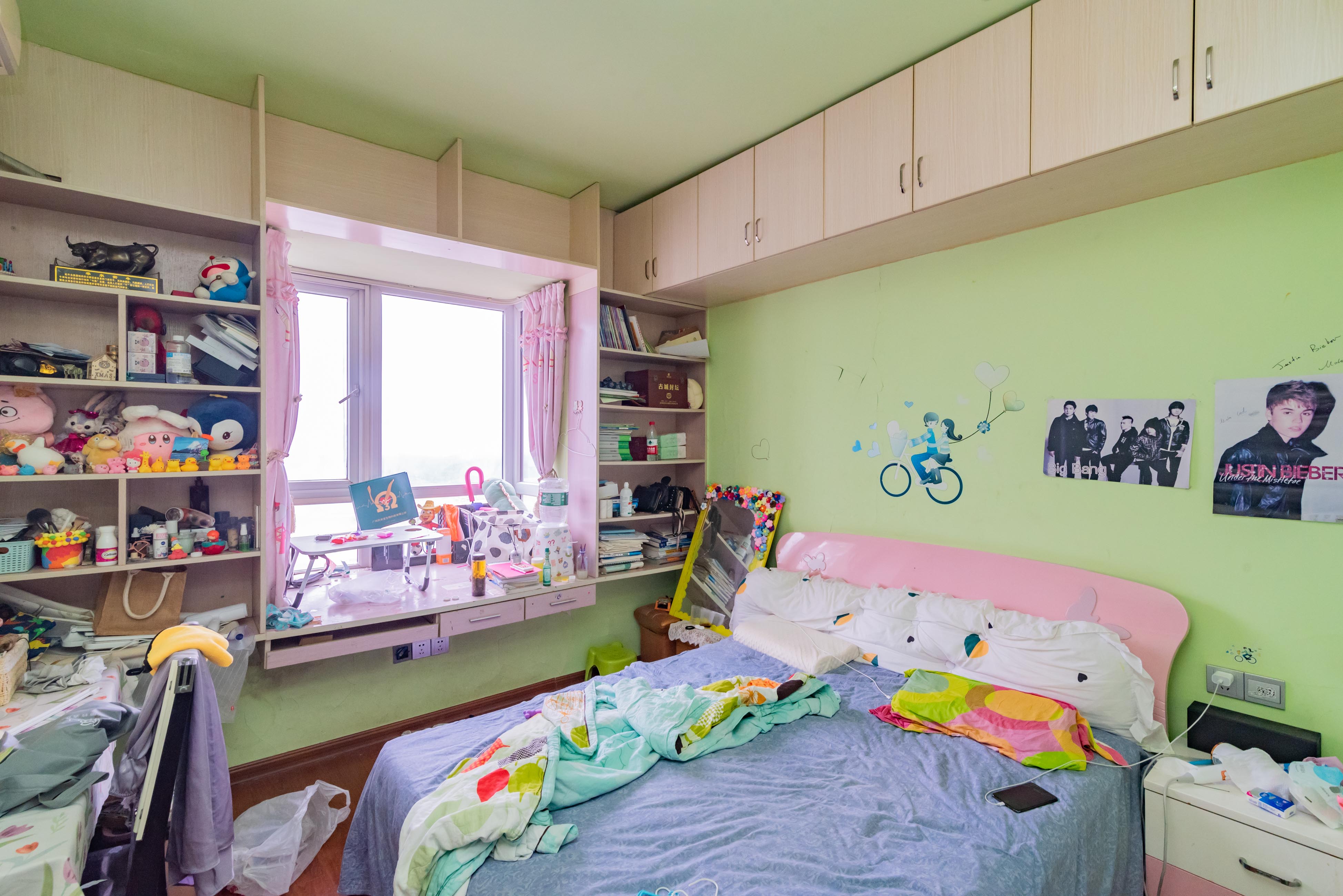 学府华庭  4室2厅2卫    102.0万卧室