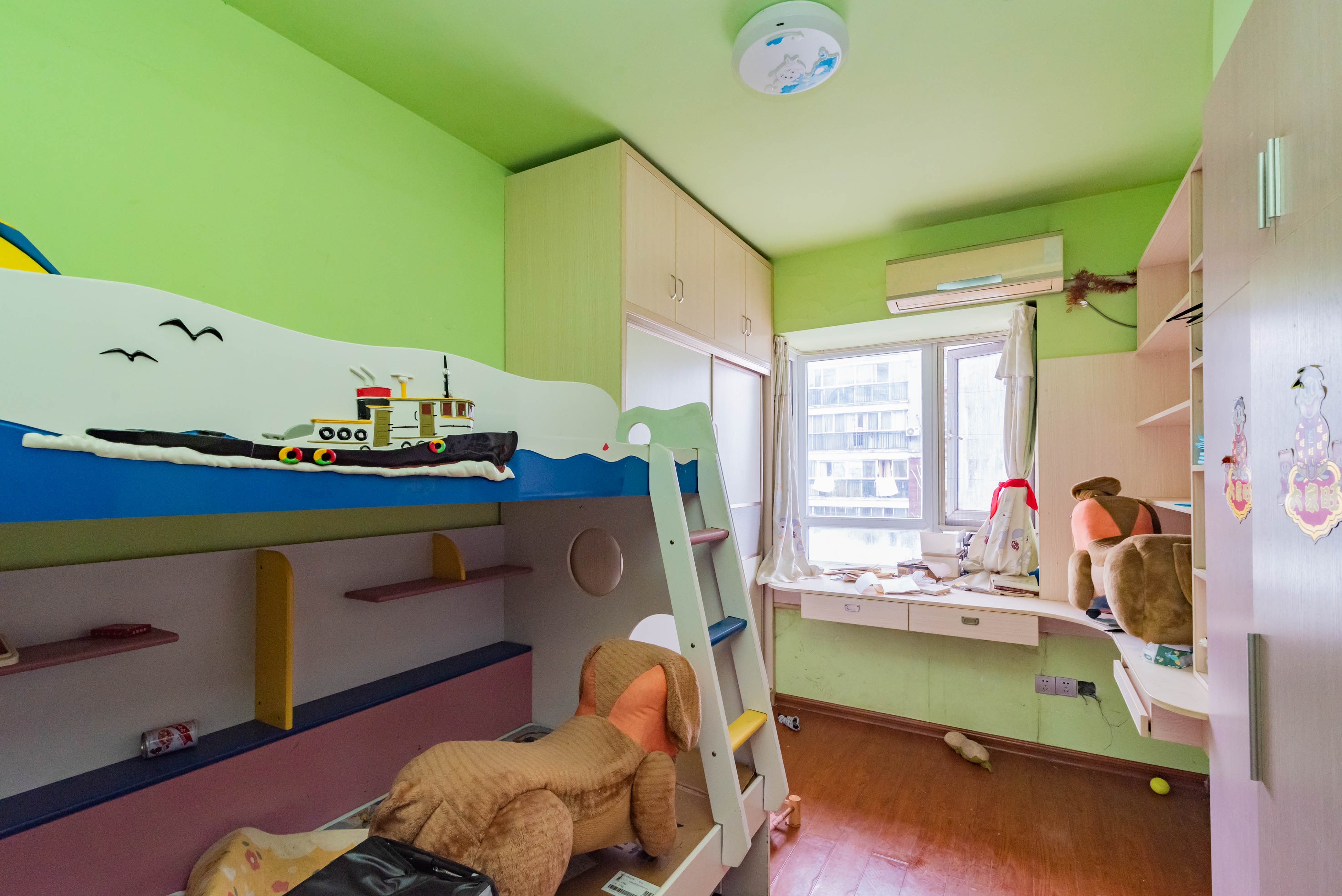 学府华庭  4室2厅2卫    102.0万卧室