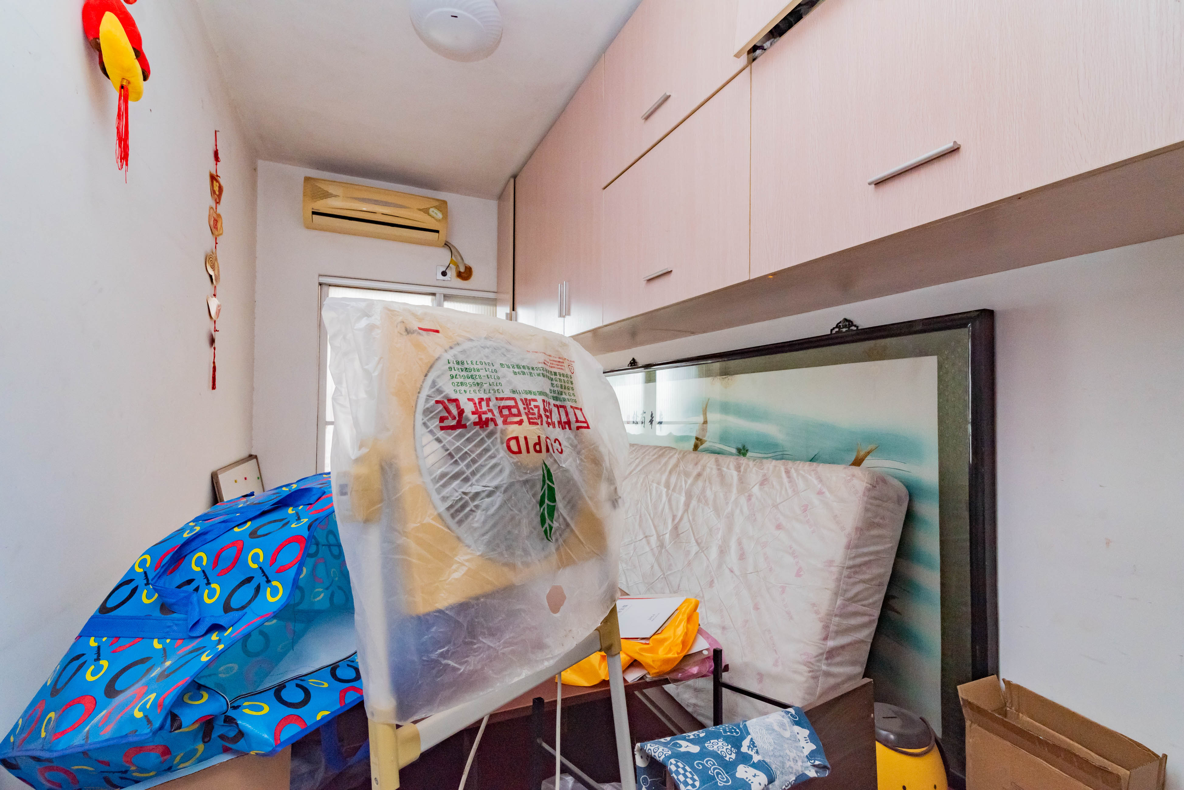 学府华庭  4室2厅2卫    102.0万卧室