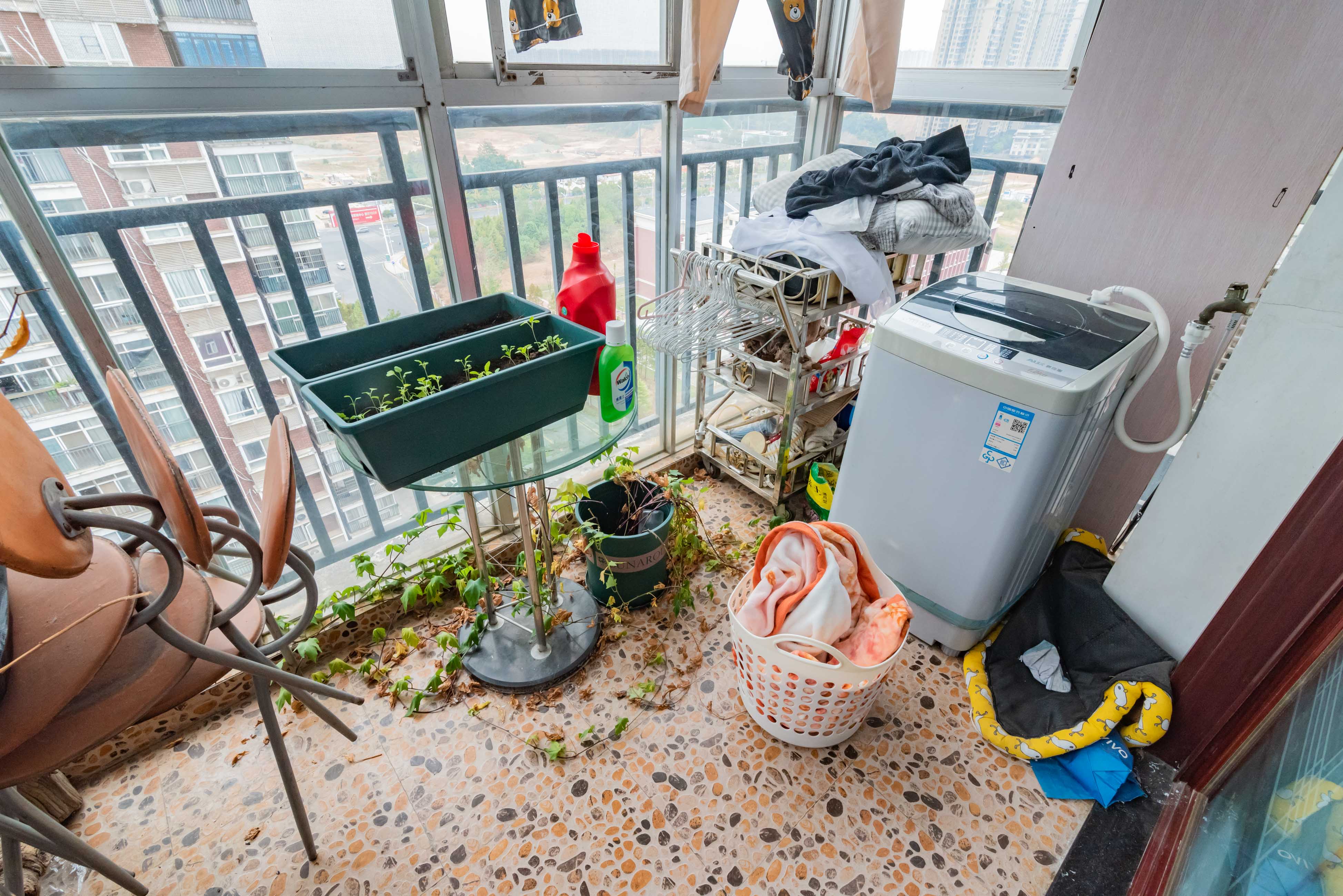 学府华庭  4室2厅2卫    102.0万阳台