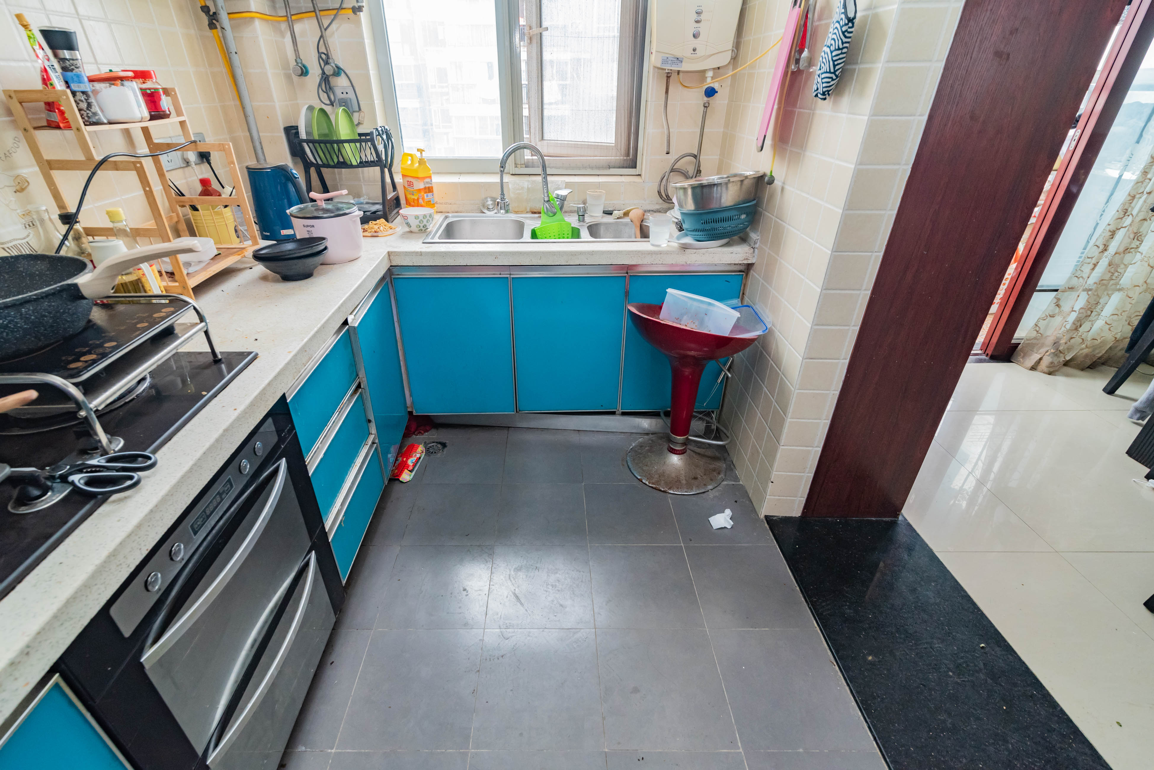 学府华庭  4室2厅2卫    102.0万厨房