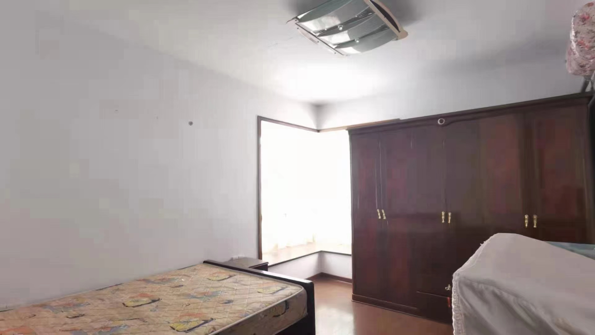 百姓家园  4室2厅1卫   55.00万客厅