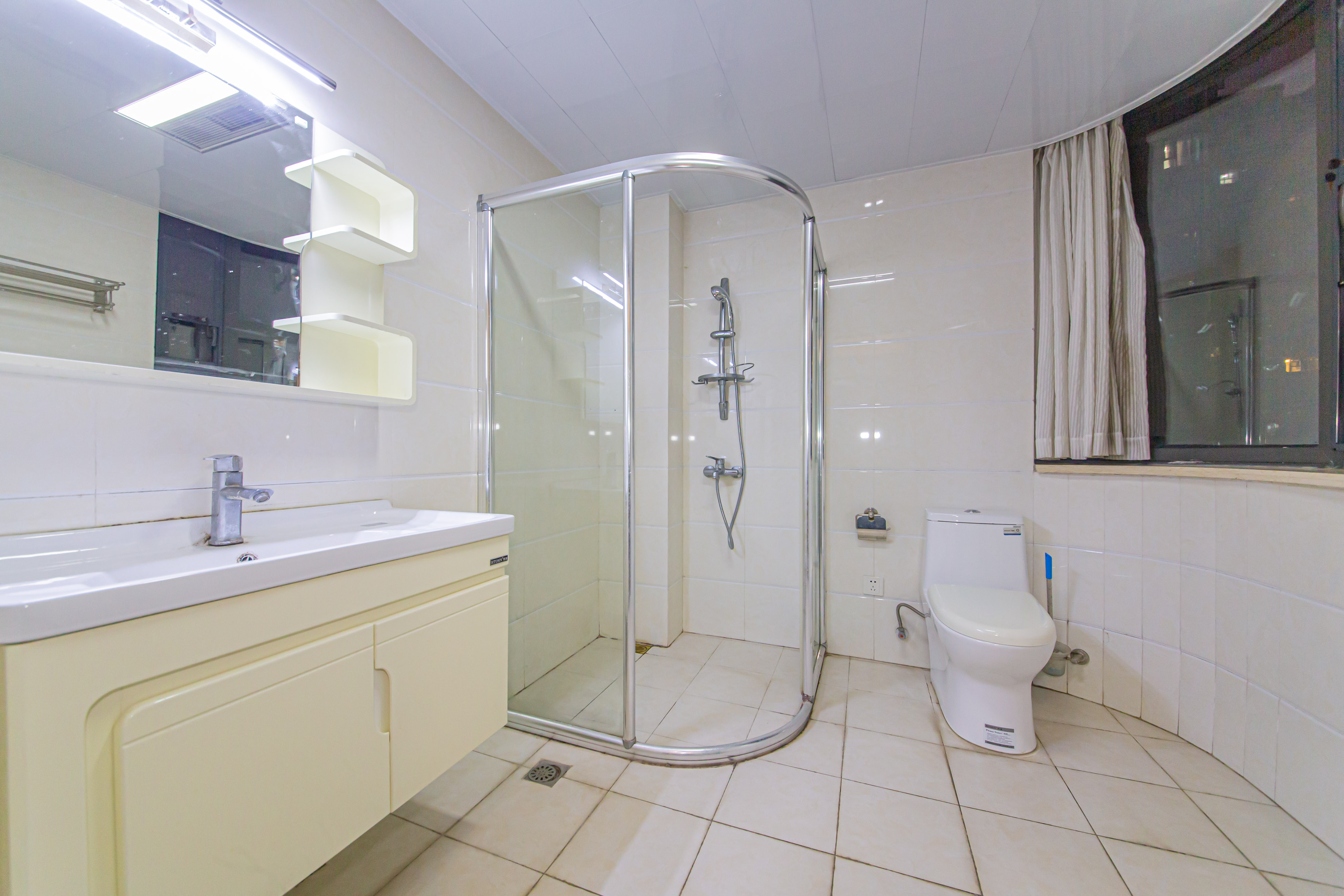 湘江雅颂居  3室2厅2卫    183.0万卫生间