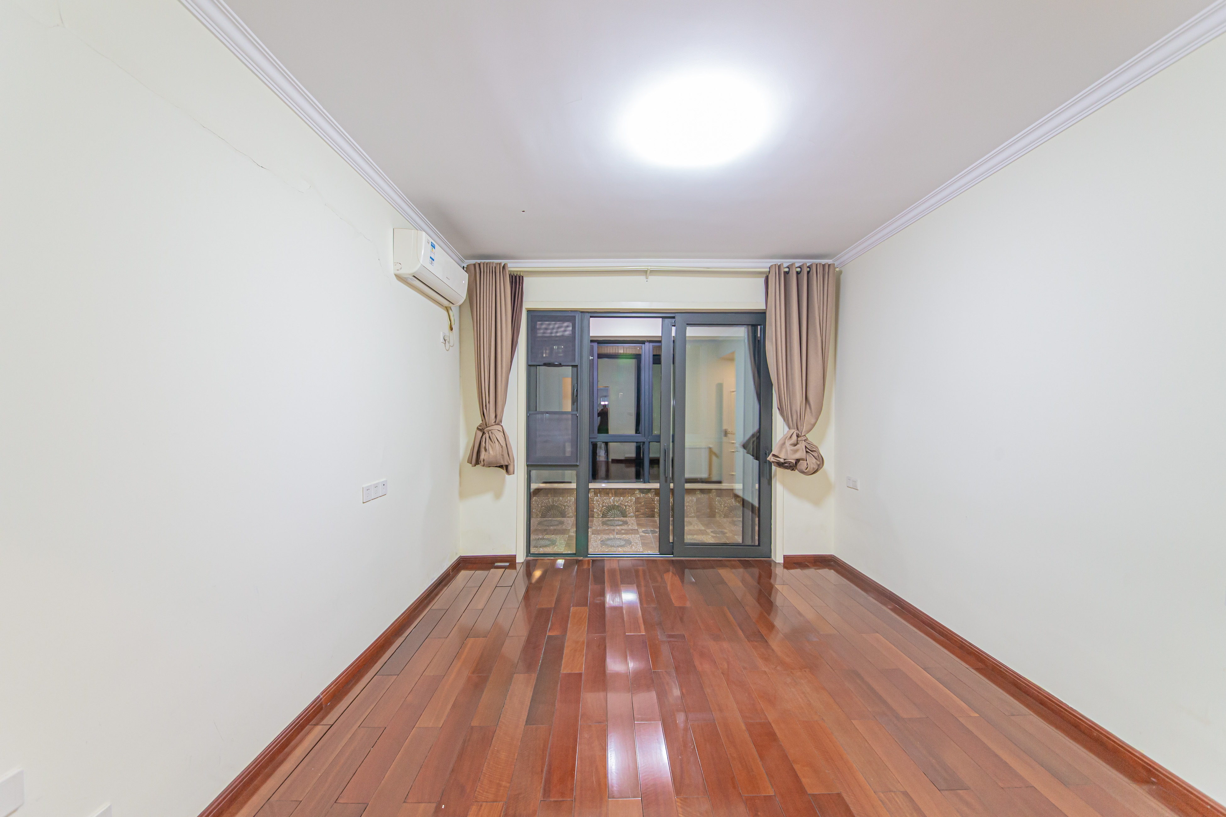 湘江雅颂居  3室2厅2卫    183.0万卧室