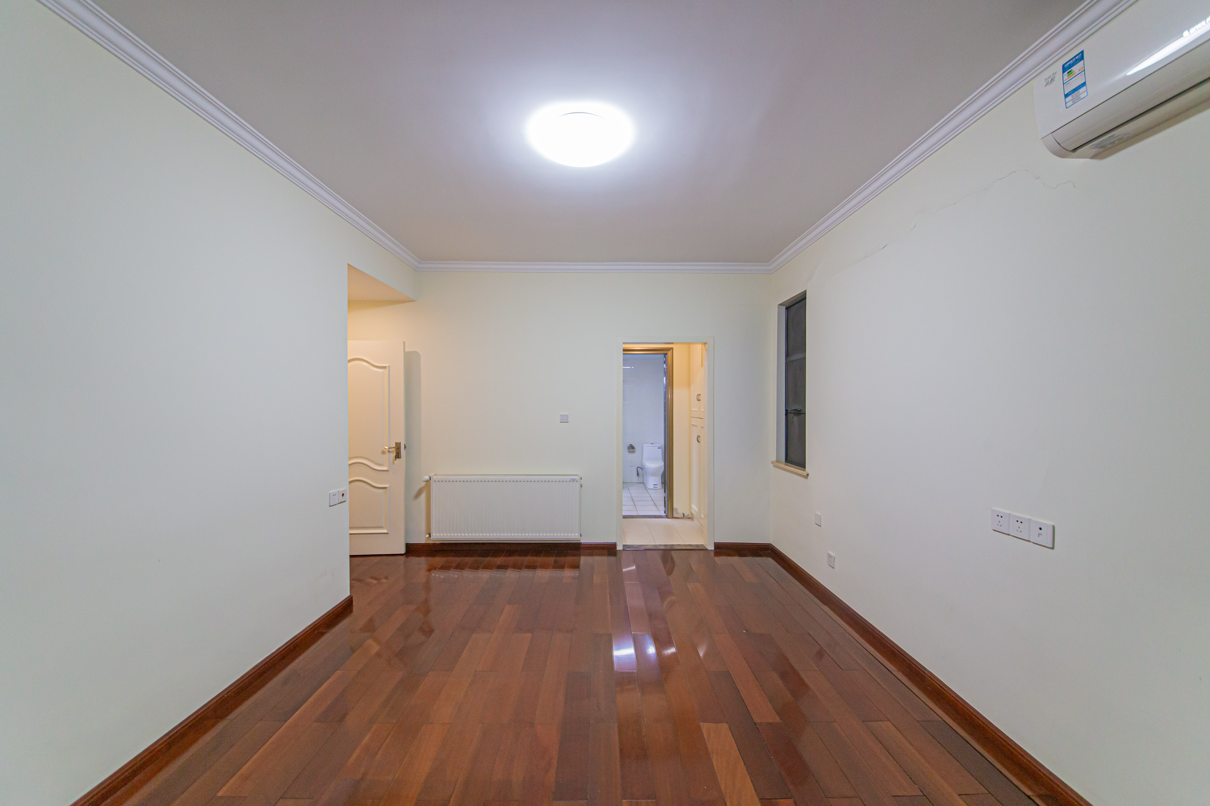 湘江雅颂居  3室2厅2卫    183.0万卧室