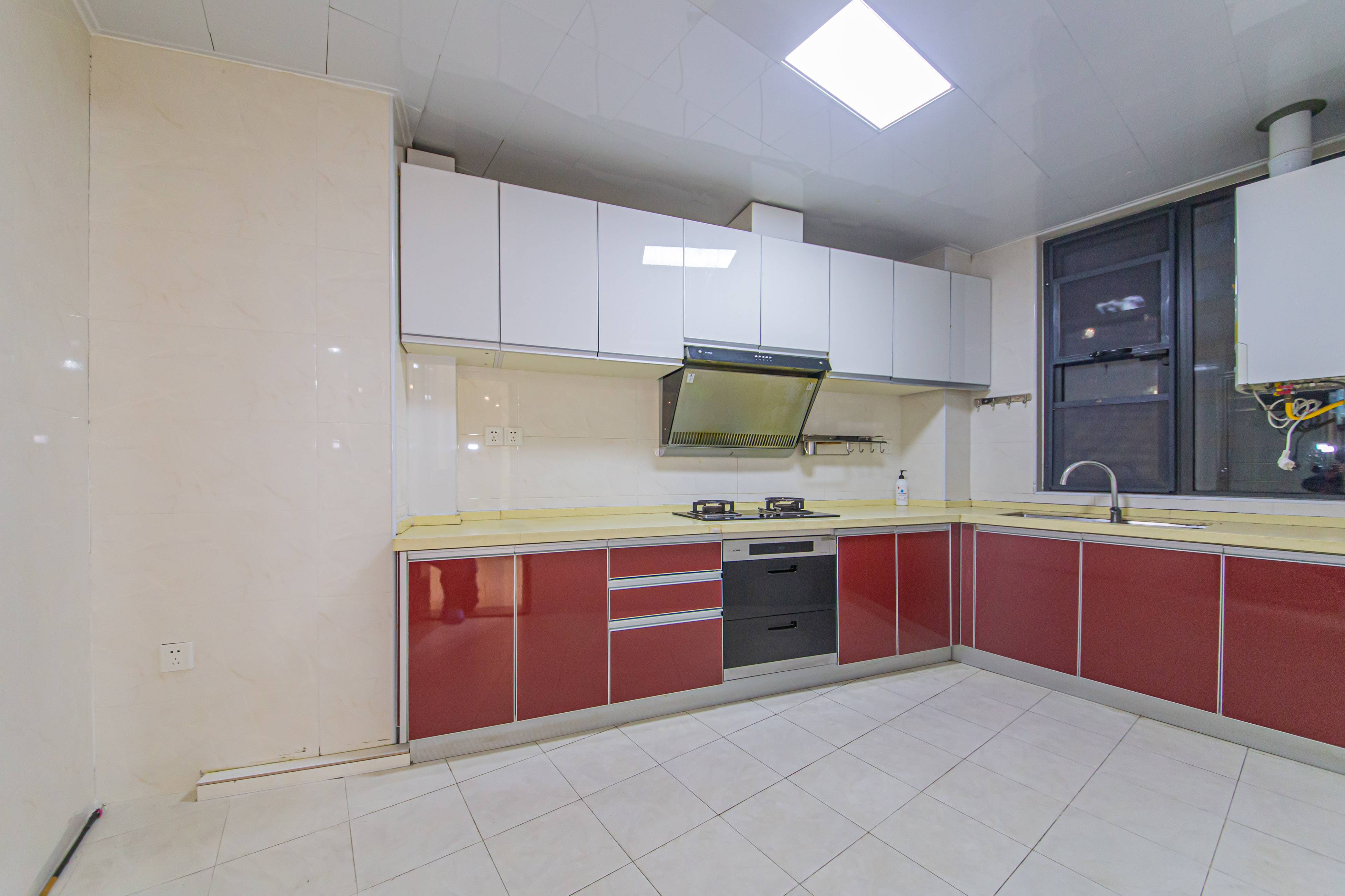 湘江雅颂居  3室2厅2卫    183.0万厨房