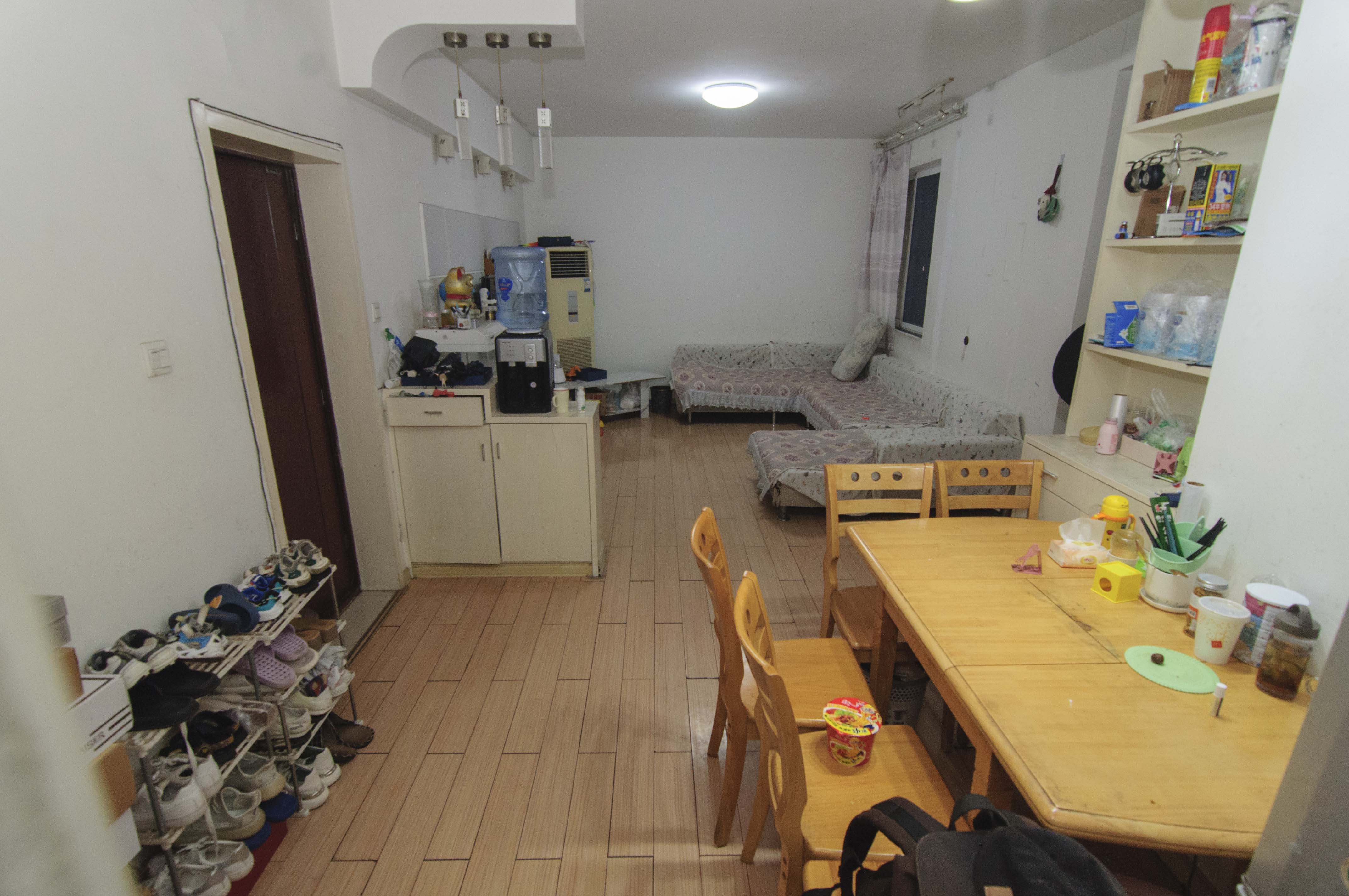 巧克力空间（建鸿达现代大厦）  2室2厅1卫   75.00万客厅
