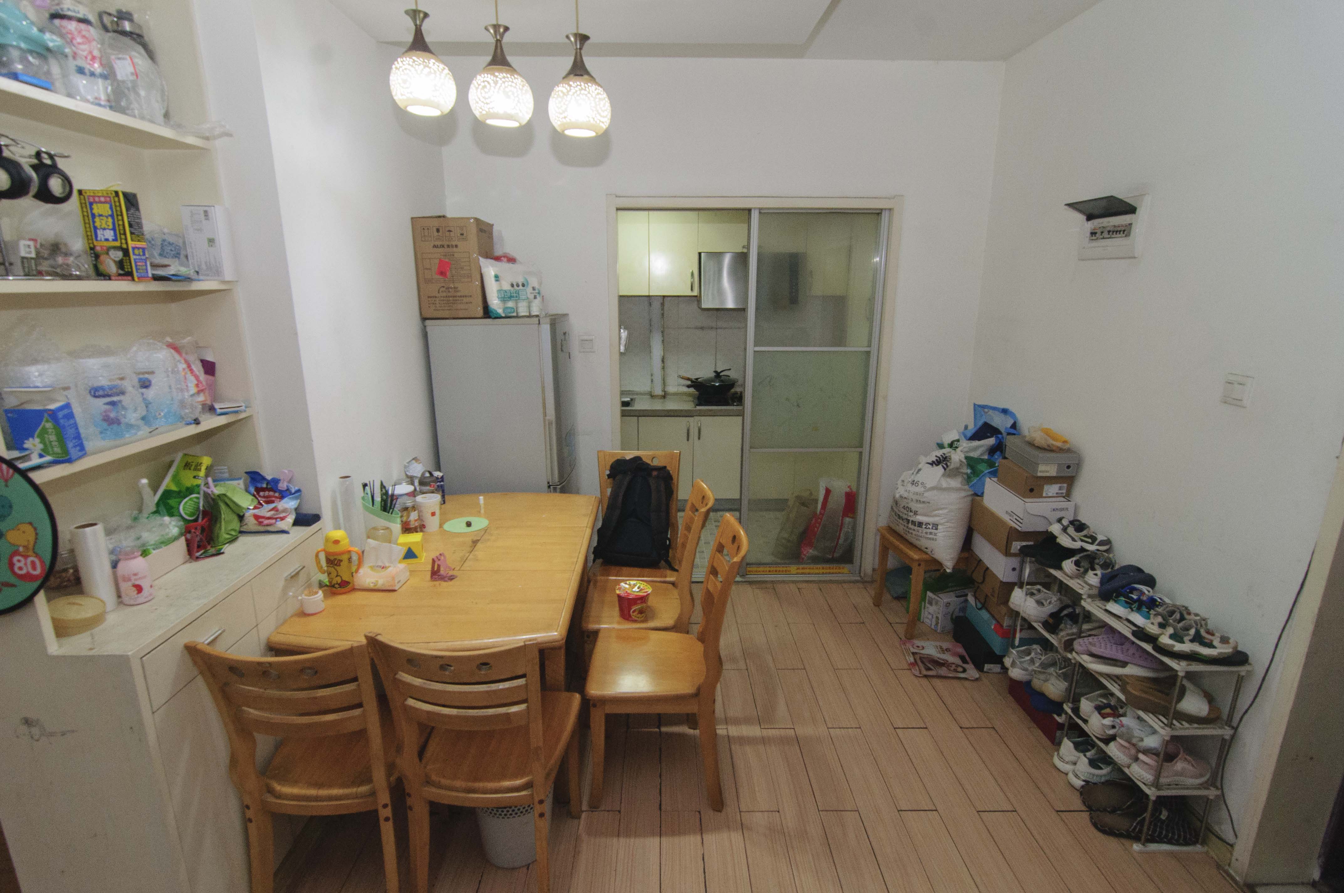巧克力空间（建鸿达现代大厦）  2室2厅1卫   75.00万客厅