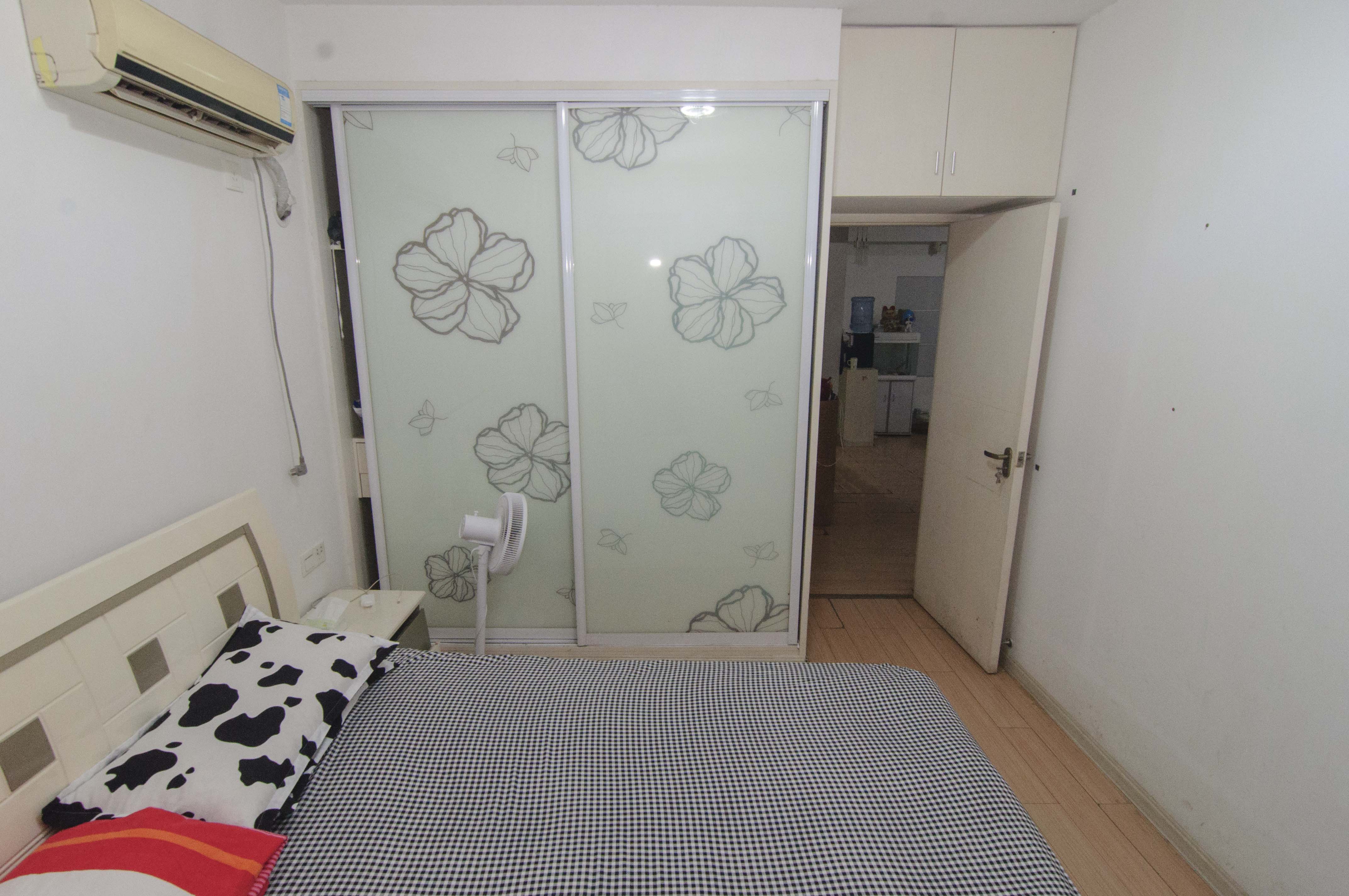巧克力空间（建鸿达现代大厦）  2室2厅1卫   75.00万卧室