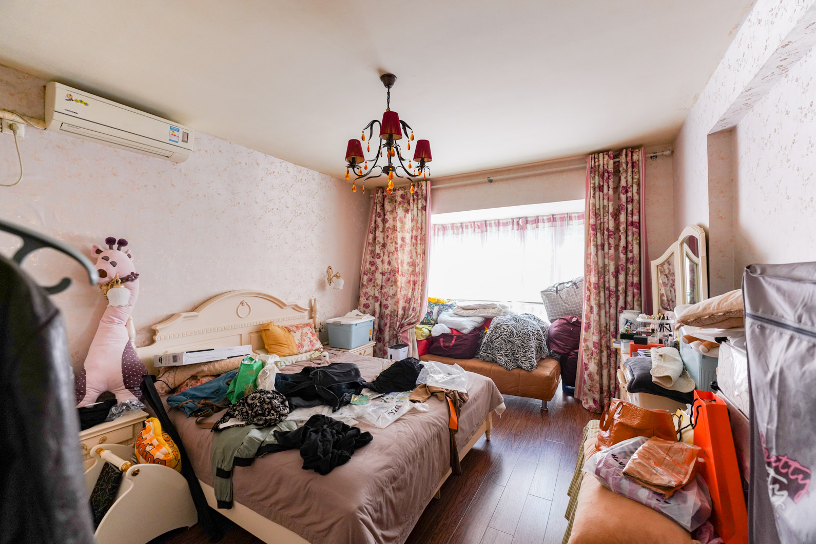 阳光嘉园 5室2厅3卫 270.0万 阳光嘉园 5室2厅3卫 270.0万卧室