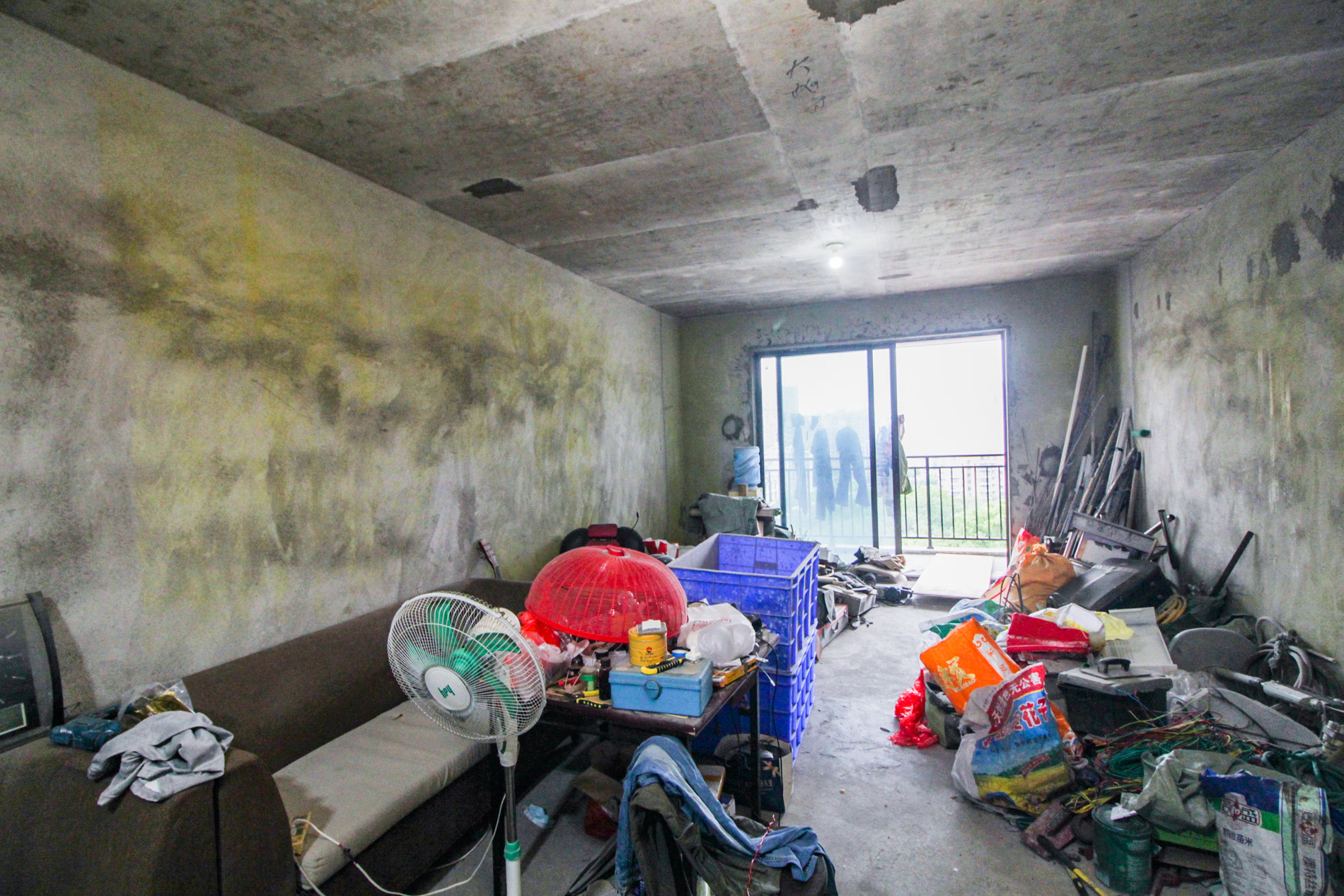 万象美域  3室2厅2卫    99.8万客厅