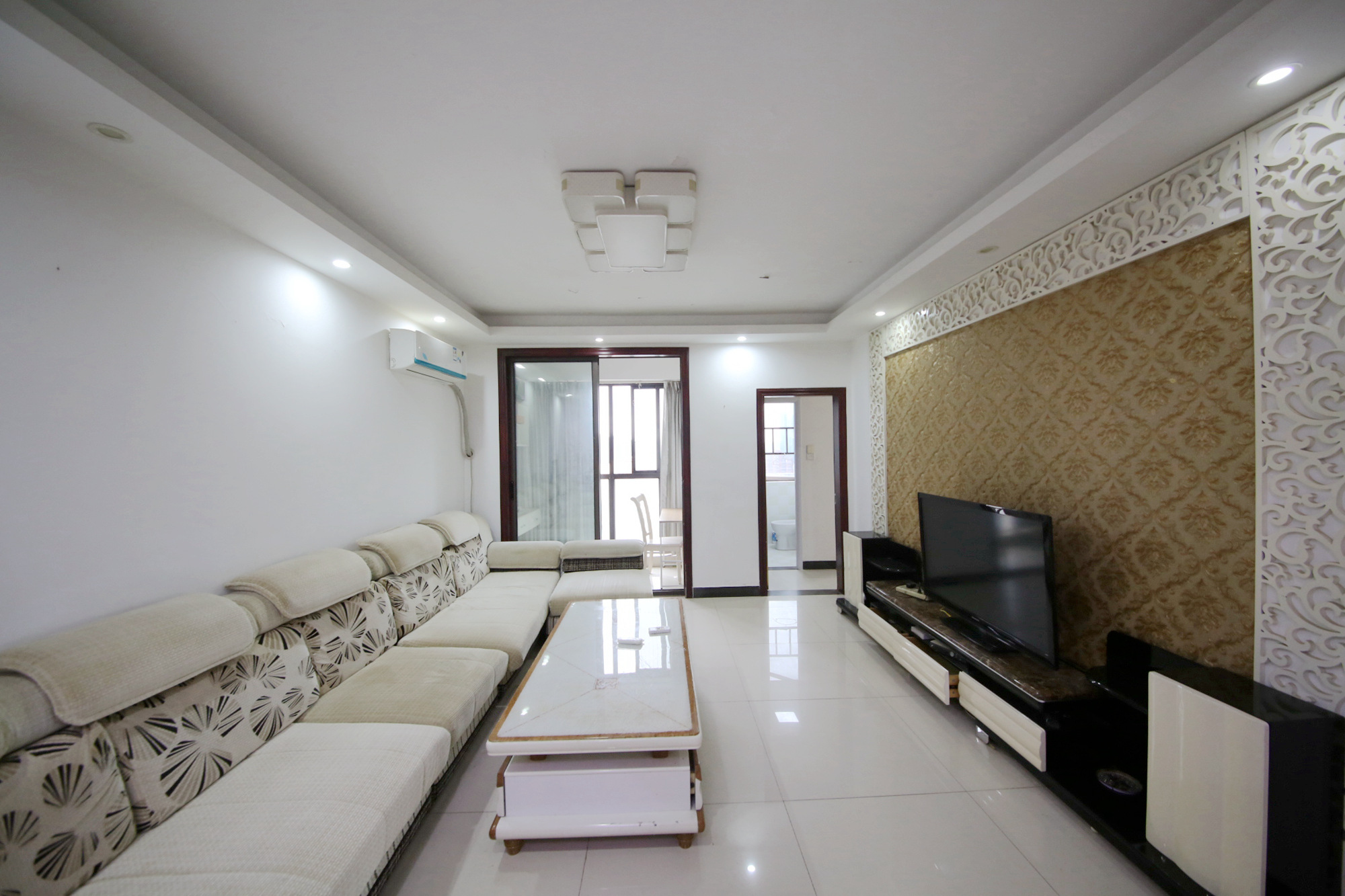 雨花公馆(紫苔名苑) 3室2厅2卫 85.0万 雨花公馆(紫苔名苑) 3室2厅2卫 85.0万客厅