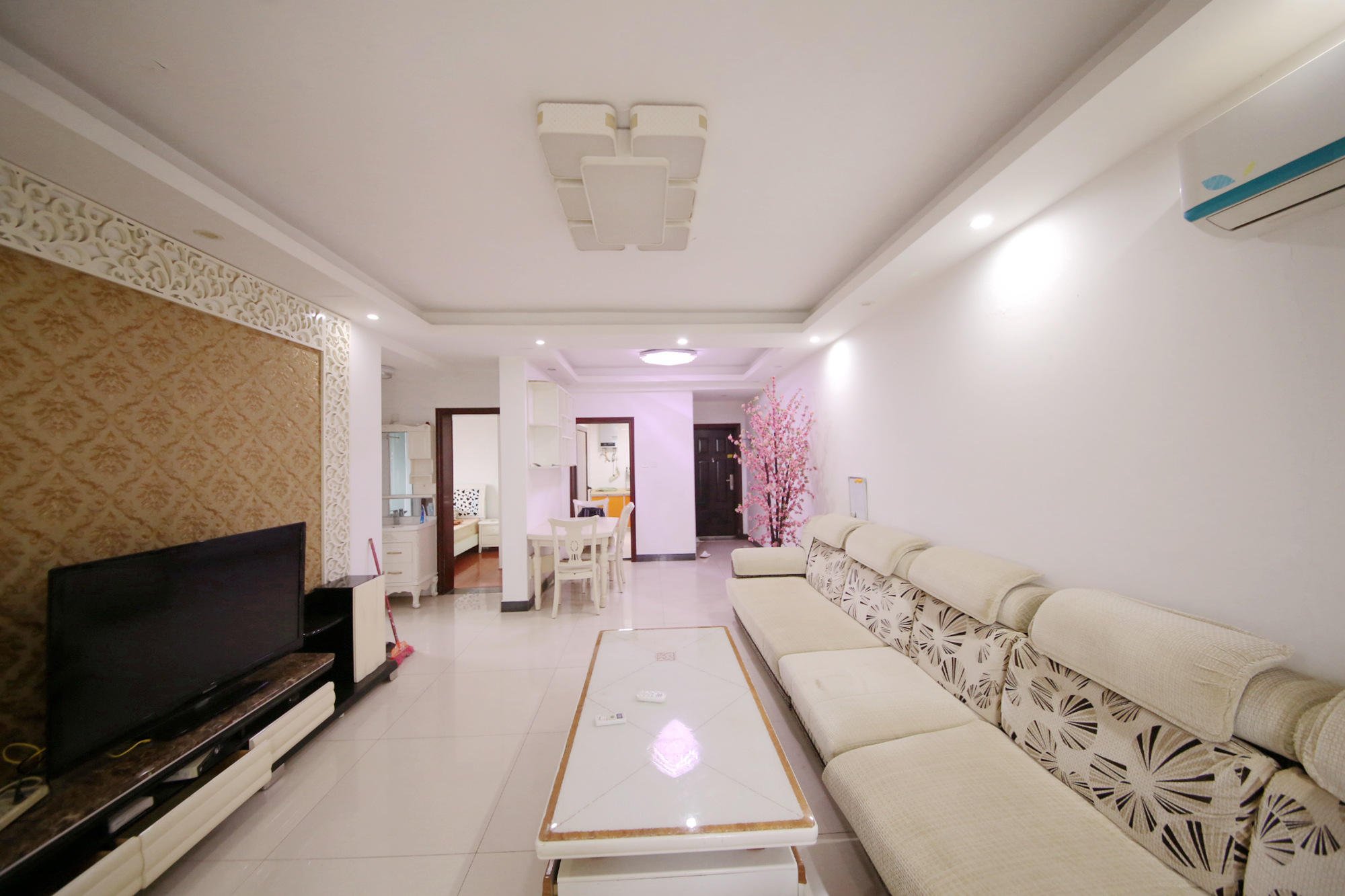 雨花公馆(紫苔名苑)  3室2厅2卫    85.0万客厅