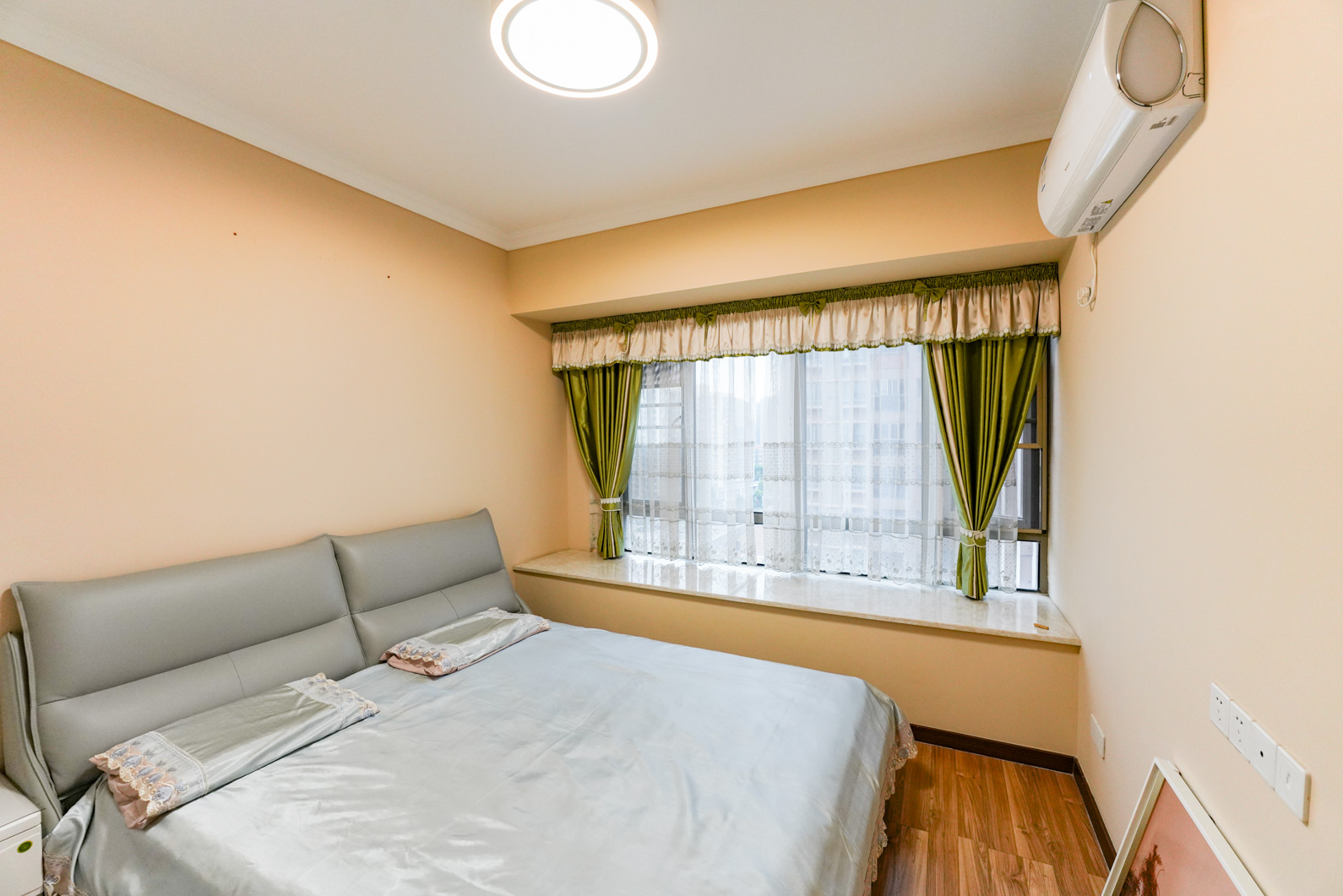 富兴嘉城（富兴汇中央）  2室2厅1卫    93.8万卧室