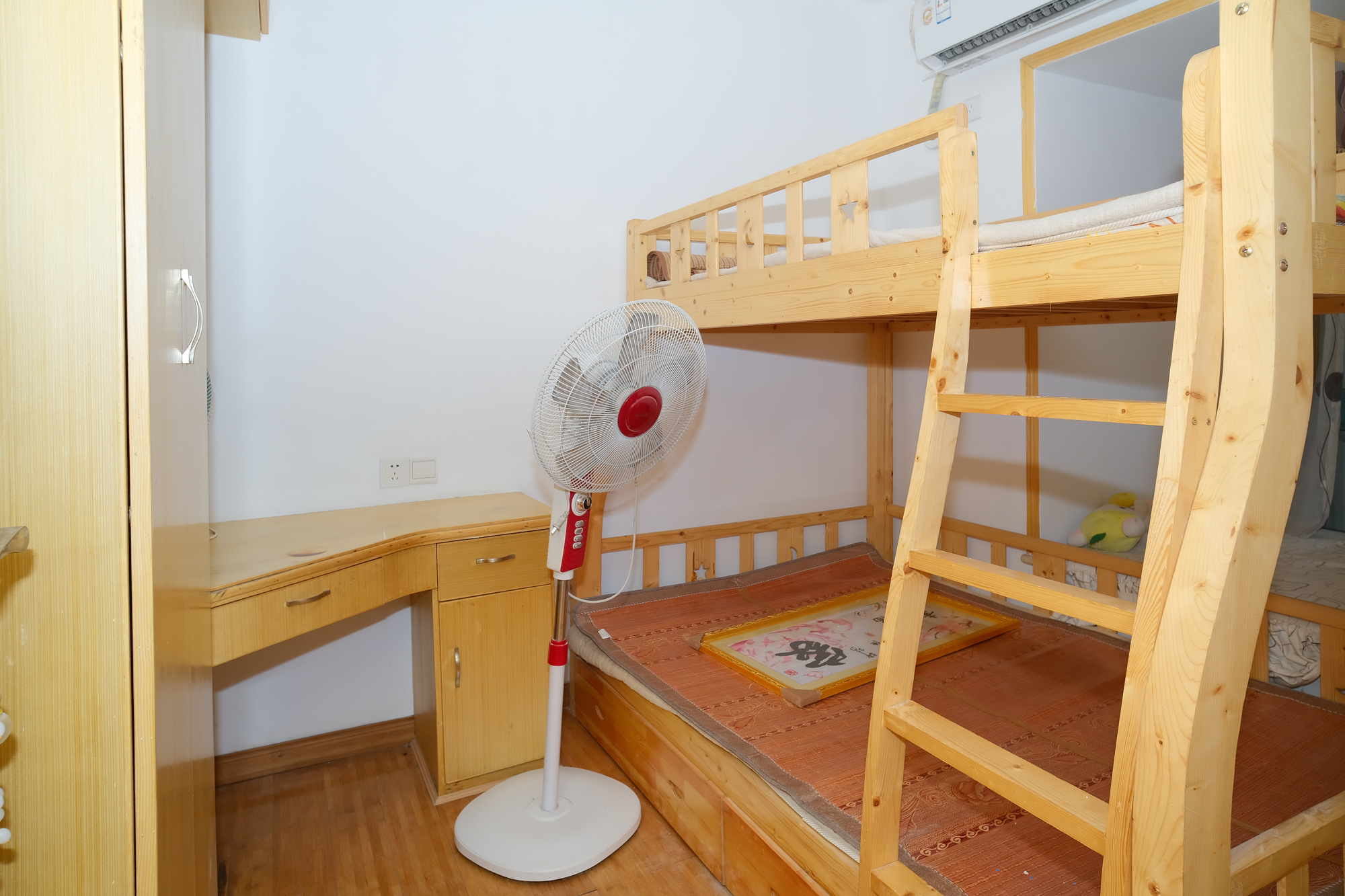 蝴蝶谷 2室2厅1卫 51.7万 蝴蝶谷 2室2厅1卫 51.7万卧室