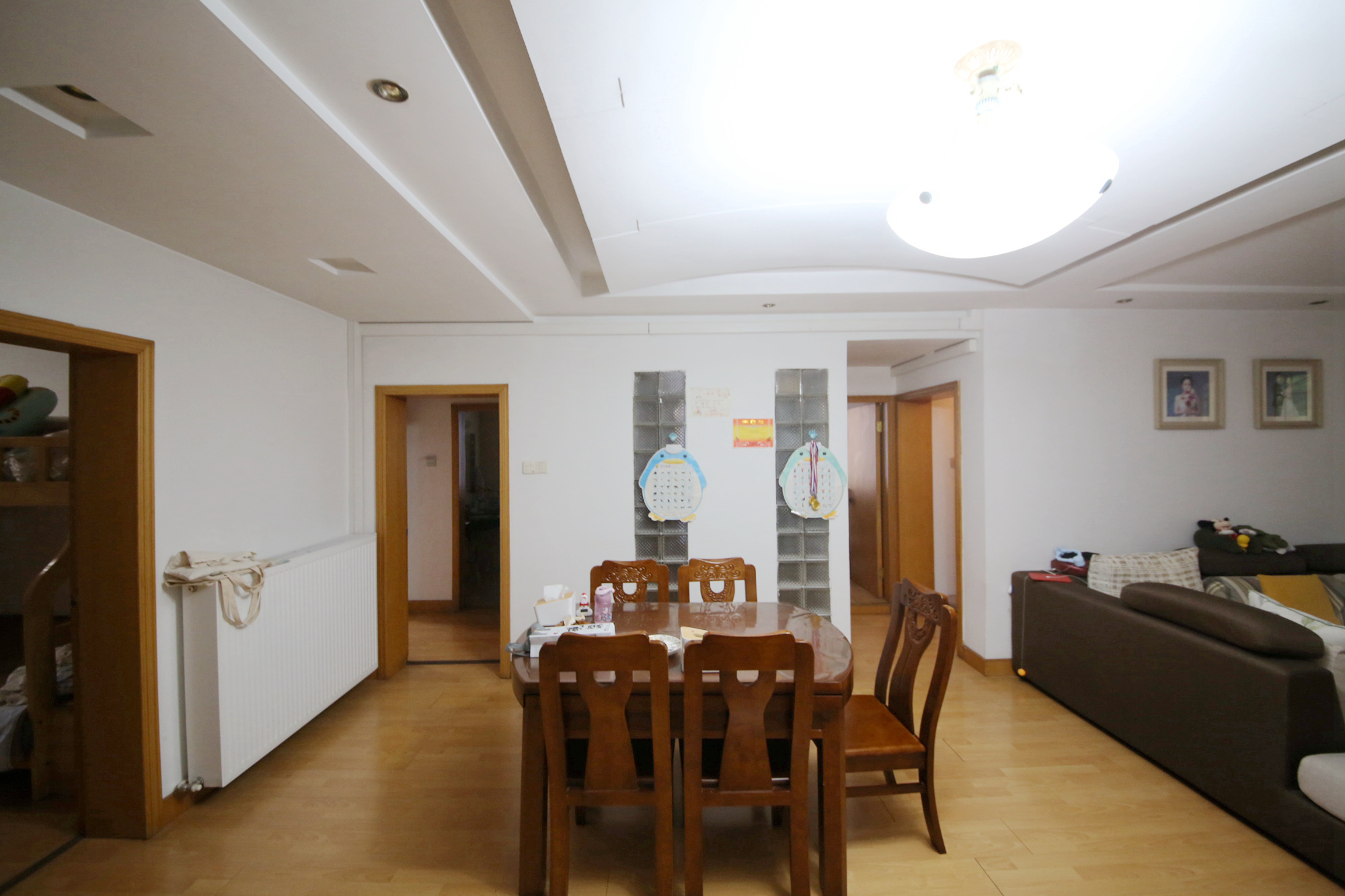 安泰新村  4室2厅2卫   73.80万客厅