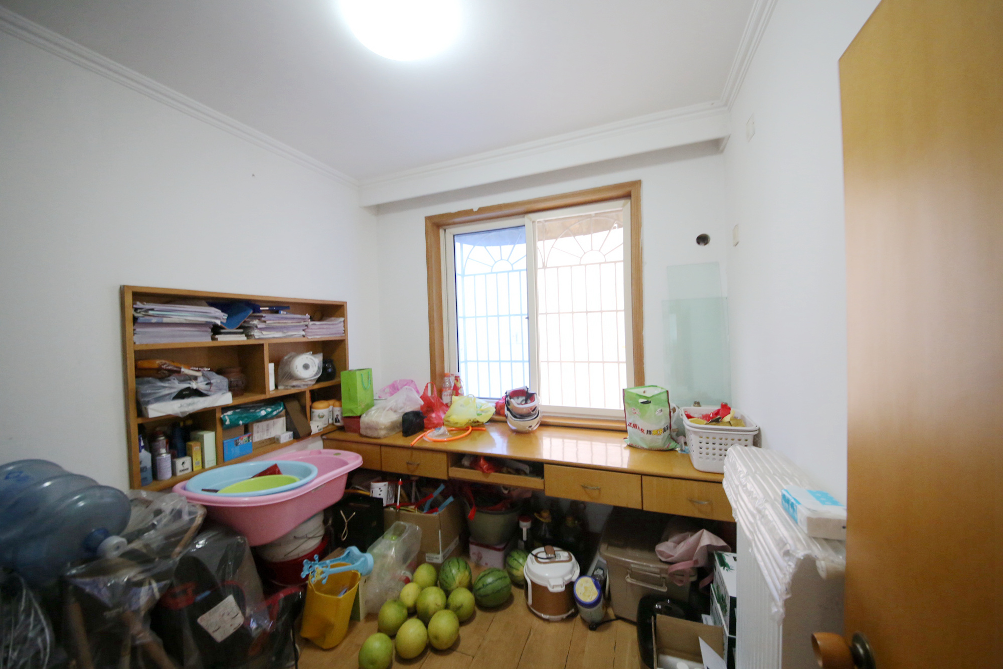 安泰新村  4室2厅2卫   73.80万卧室