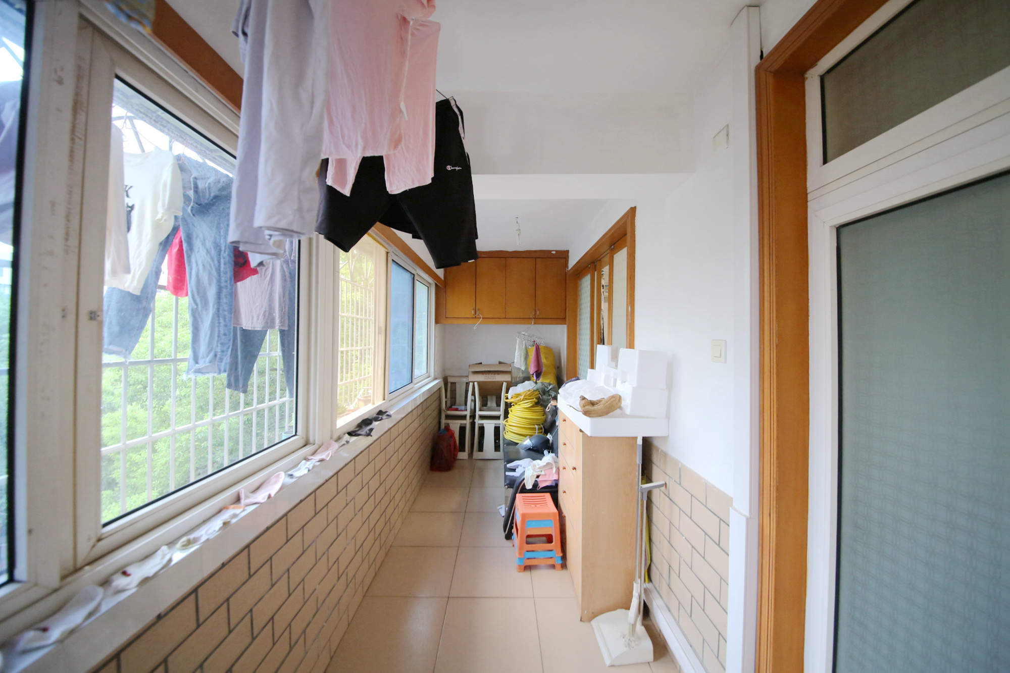 安泰新村  4室2厅2卫   73.80万阳台