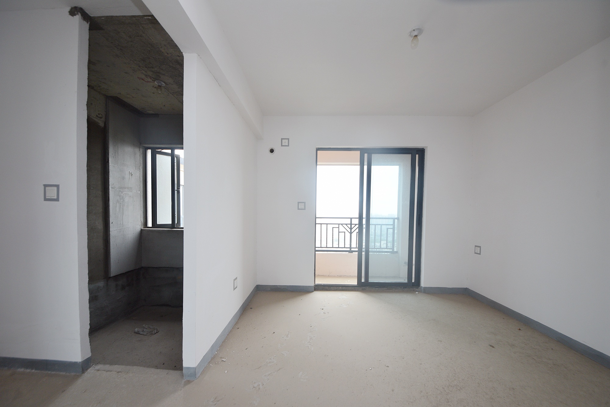 建发中央悦府  3室2厅2卫   185.80万卧室