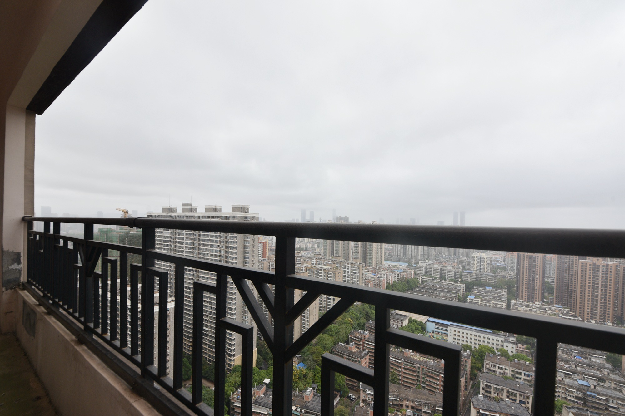 建发中央悦府  3室2厅2卫   185.80万阳台