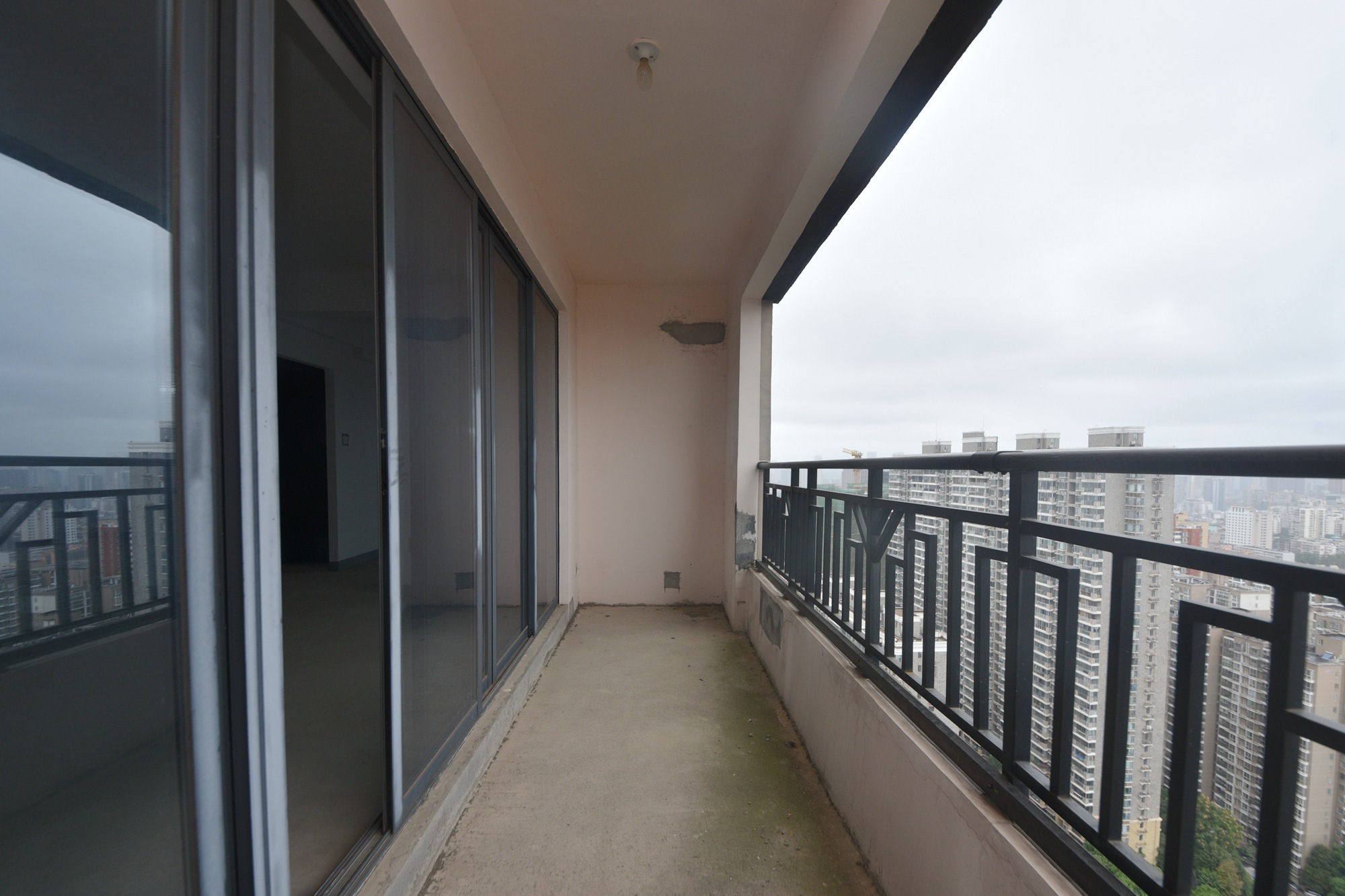 建发中央悦府  3室2厅2卫   185.80万阳台