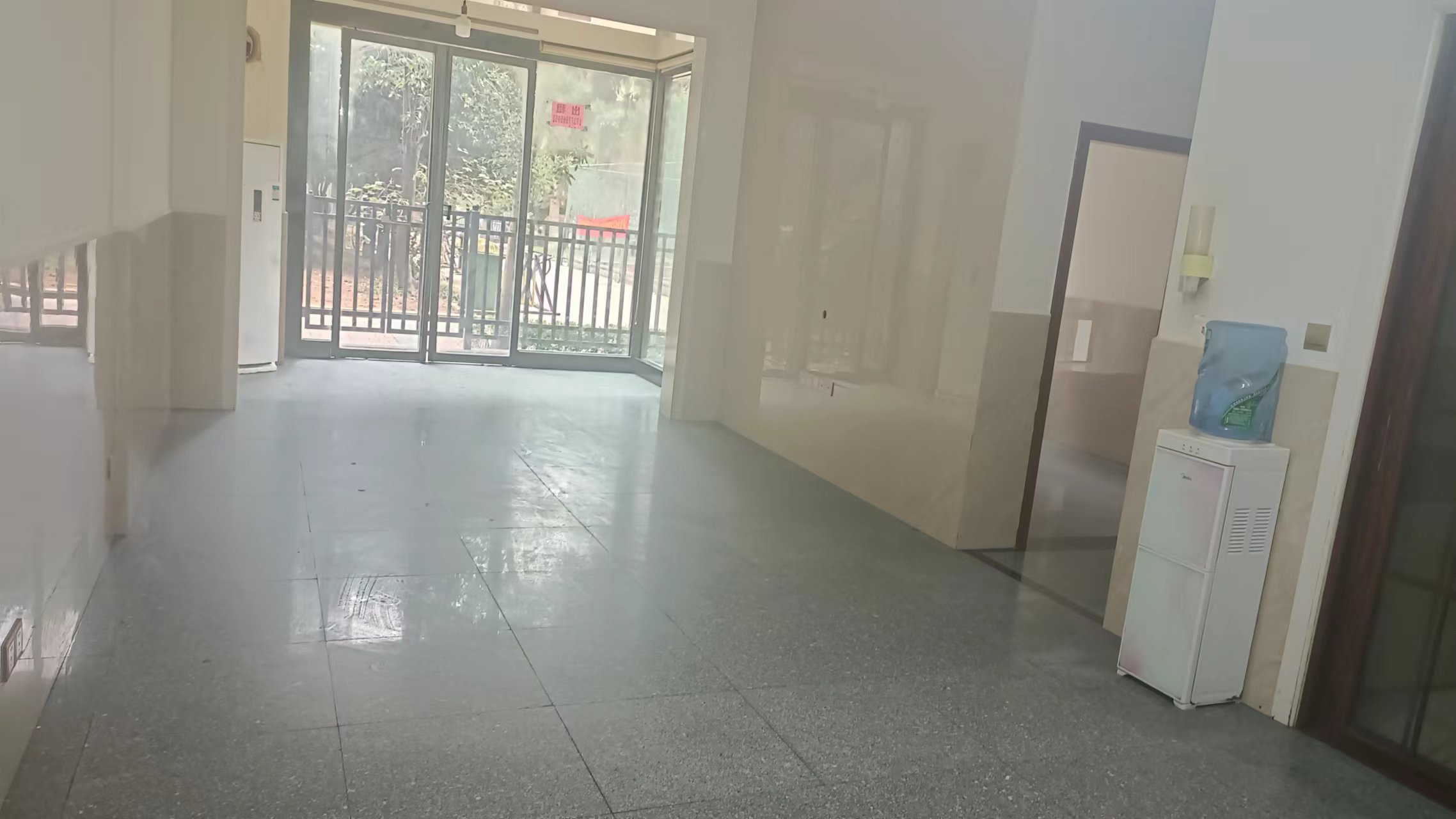 珠江愉景新城  3室2厅2卫   2000.00元/月室内图